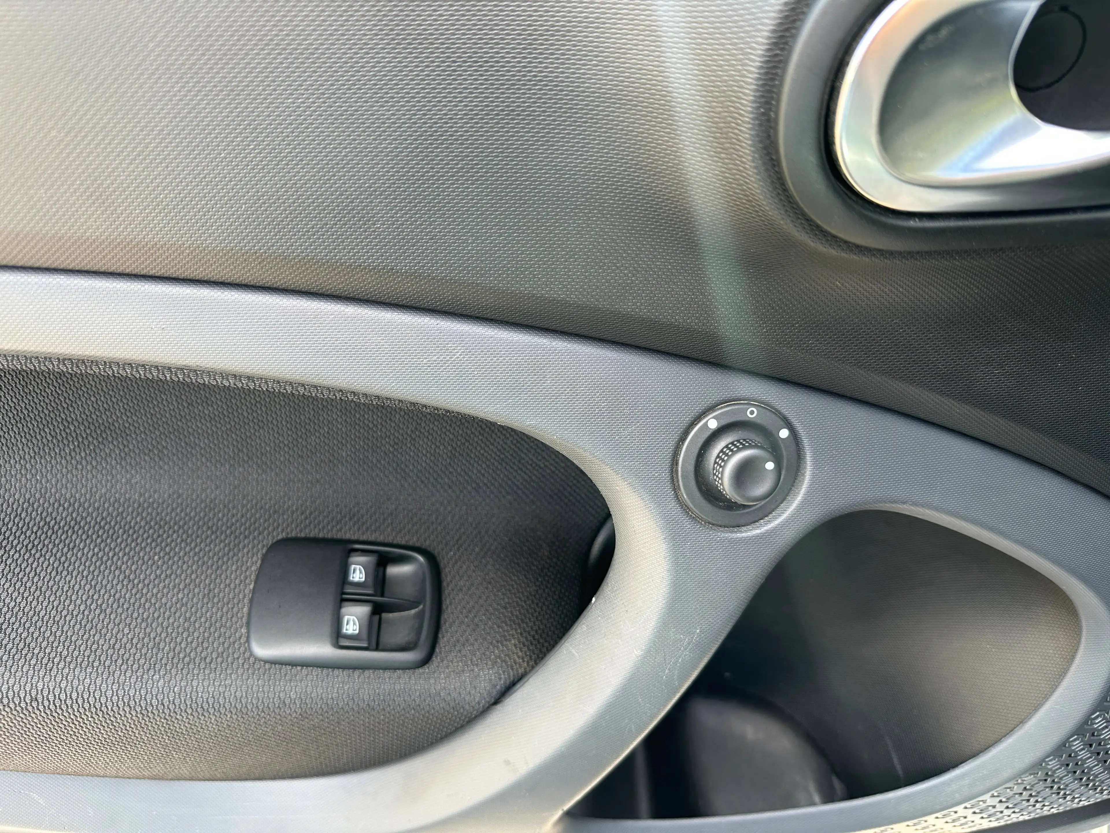 smart forTwo 0.9L 66 kW+NAVI+KLIMA+S-HZG+WENIG-KM — photo 12