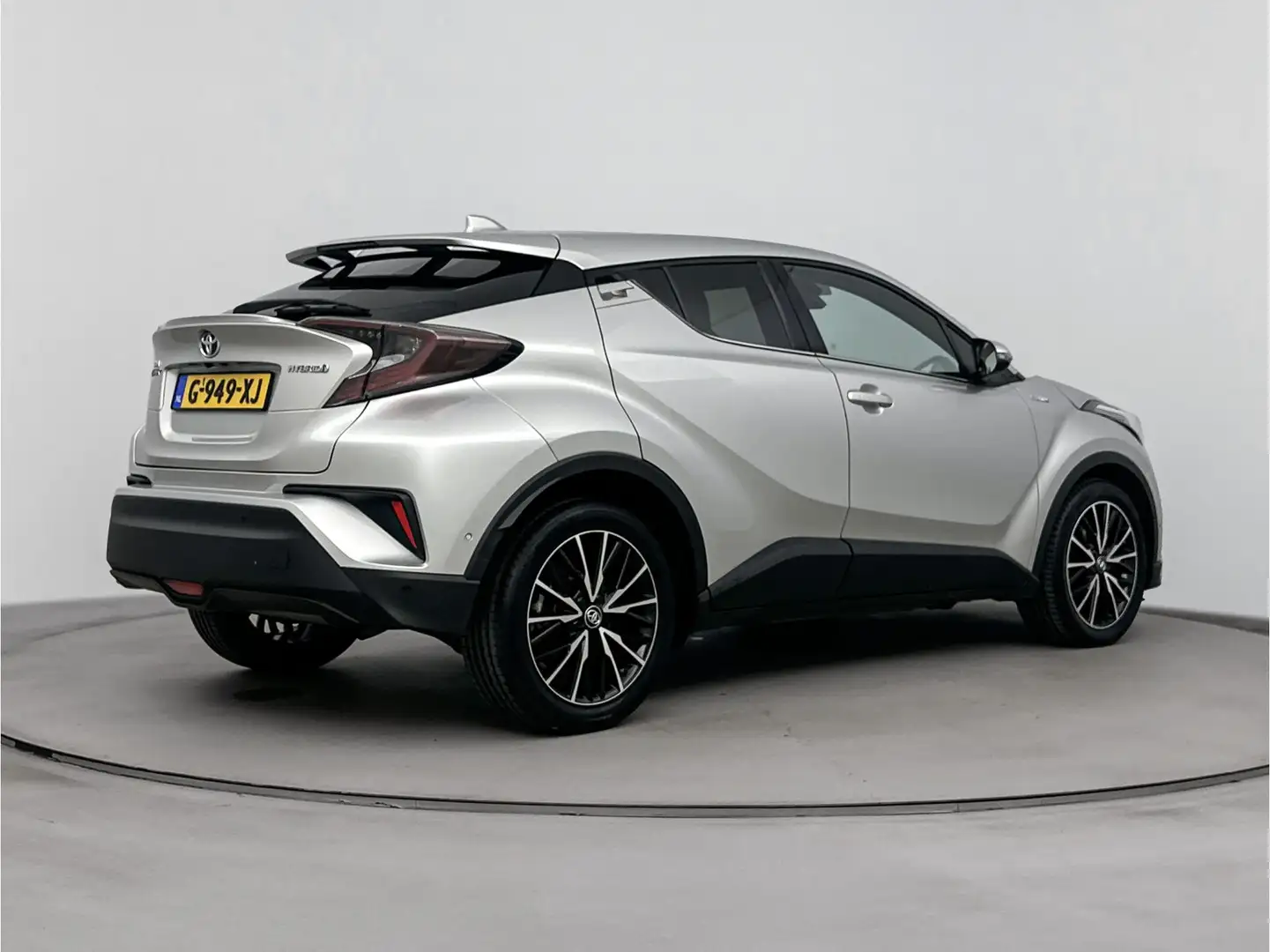 Toyota C-HR 1.8 Hybrid Executive Ultimate | NL-Auto | Parkeers Grijs - 2