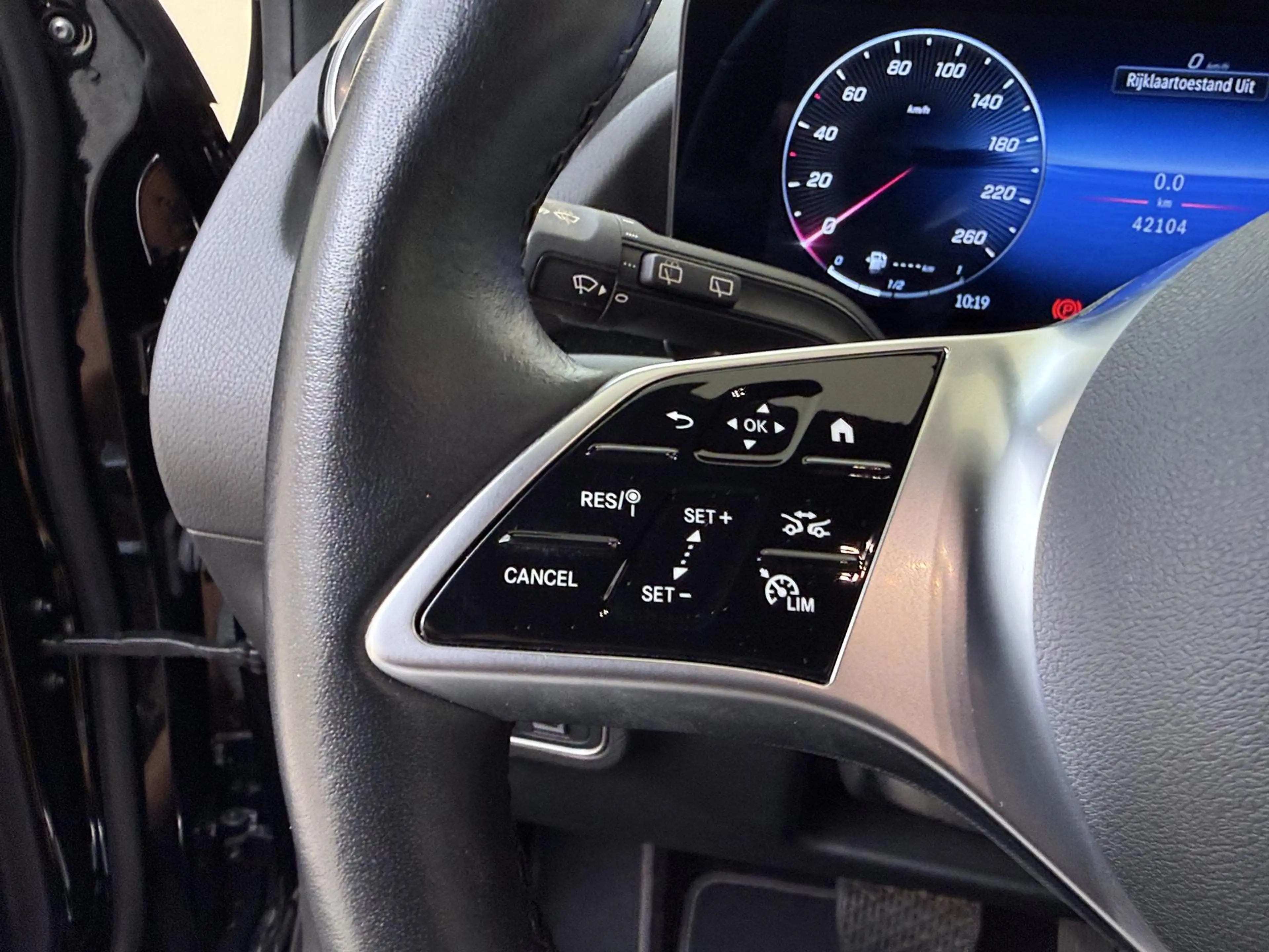 Mercedes-Benz GLA 250 e Luxury Line / Winter Pack/ Carplay — photo 12