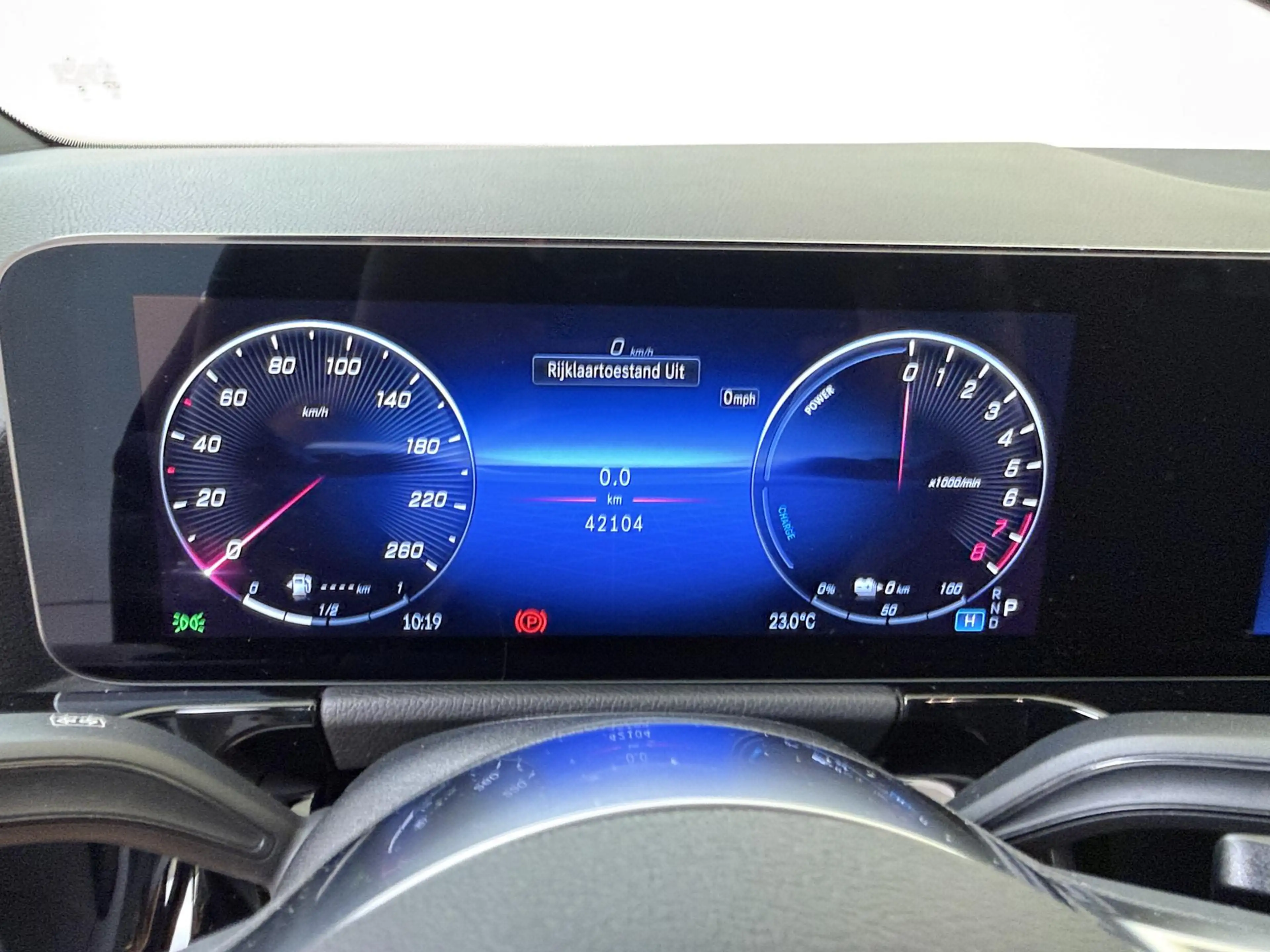 Mercedes-Benz GLA 250 e Luxury Line / Winter Pack/ Carplay — photo 11