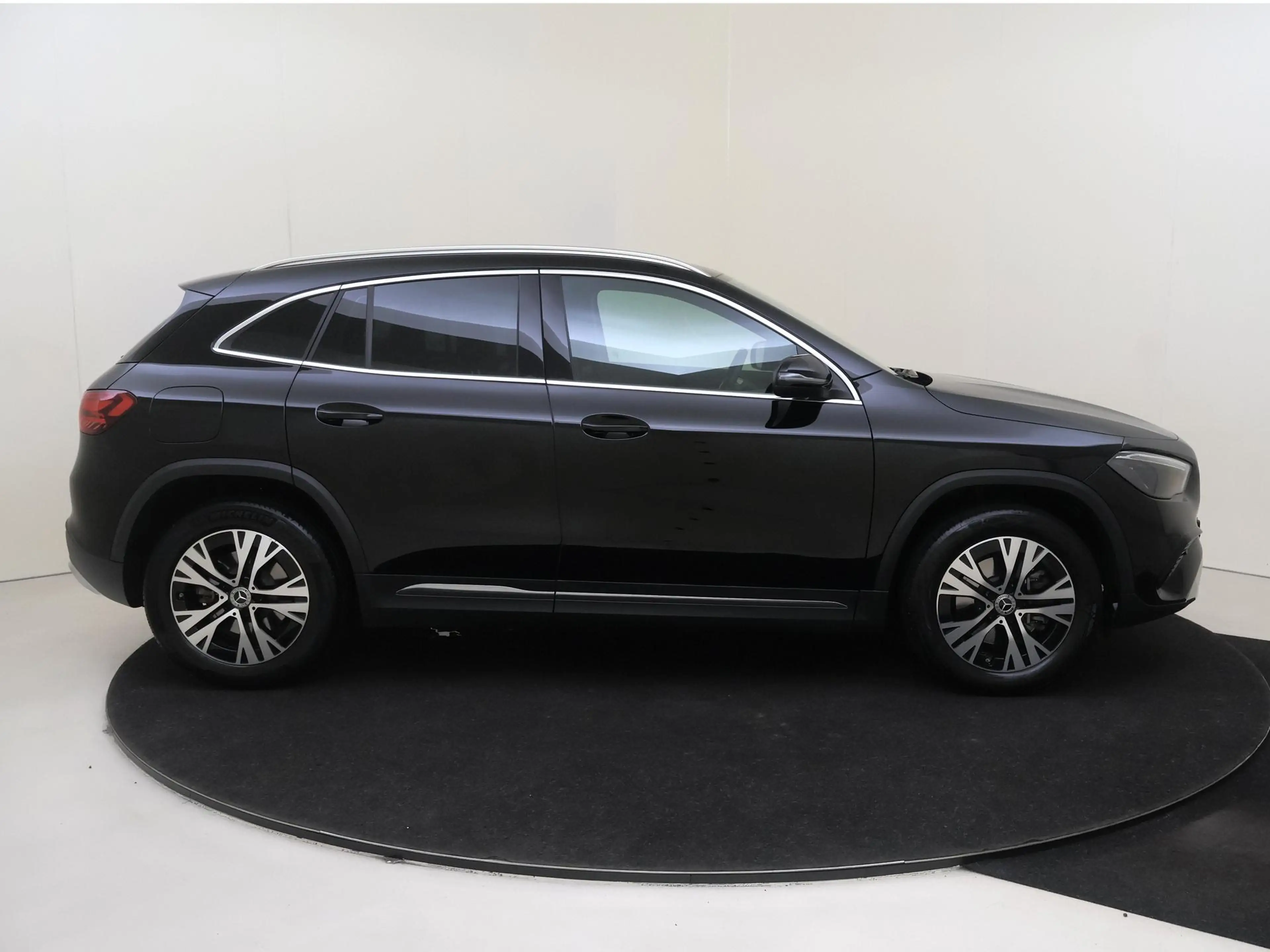 Mercedes-Benz GLA 250 e Luxury Line / Winter Pack/ Carplay — photo 9