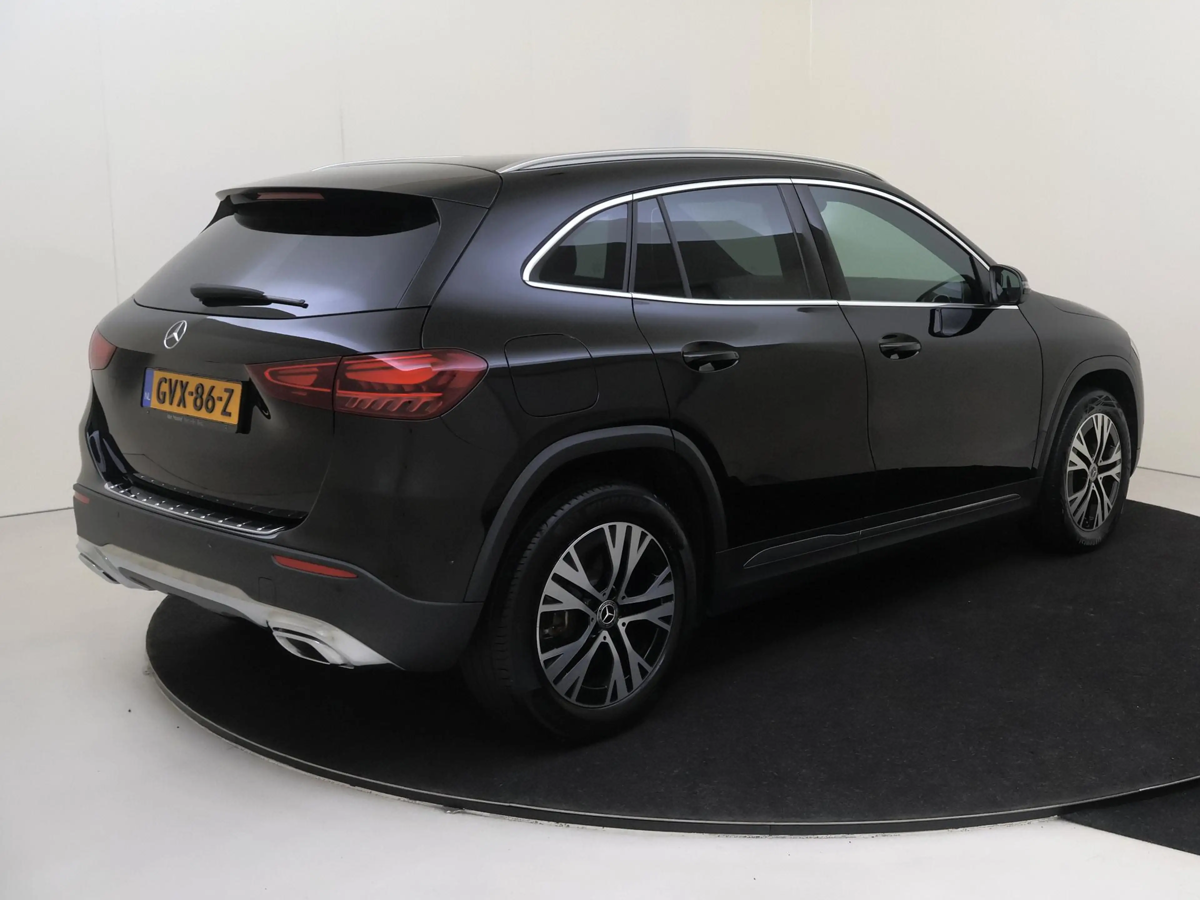Mercedes-Benz GLA 250 e Luxury Line / Winter Pack/ Carplay — photo 4