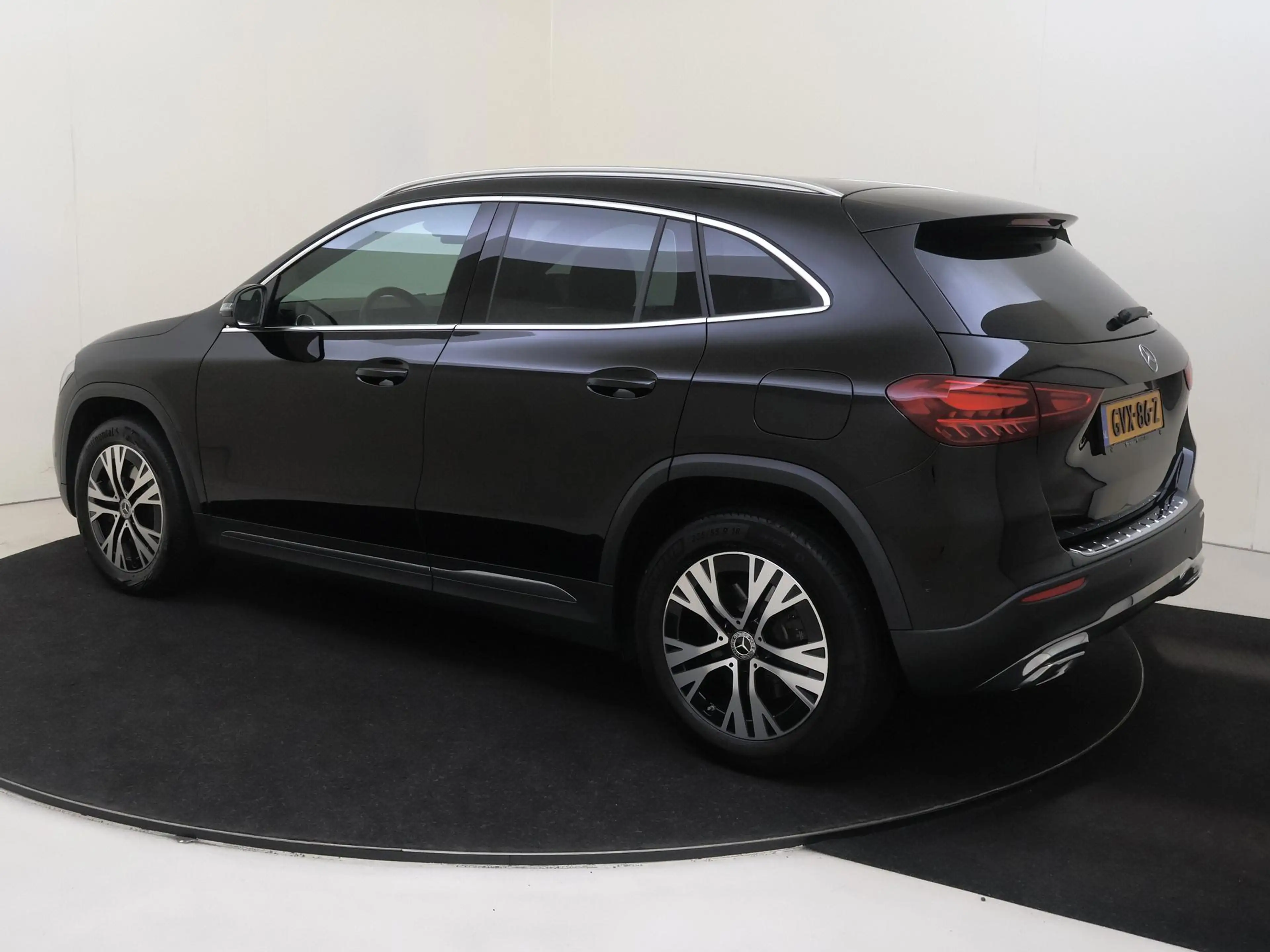 Mercedes-Benz GLA 250 e Luxury Line / Winter Pack/ Carplay — photo 3