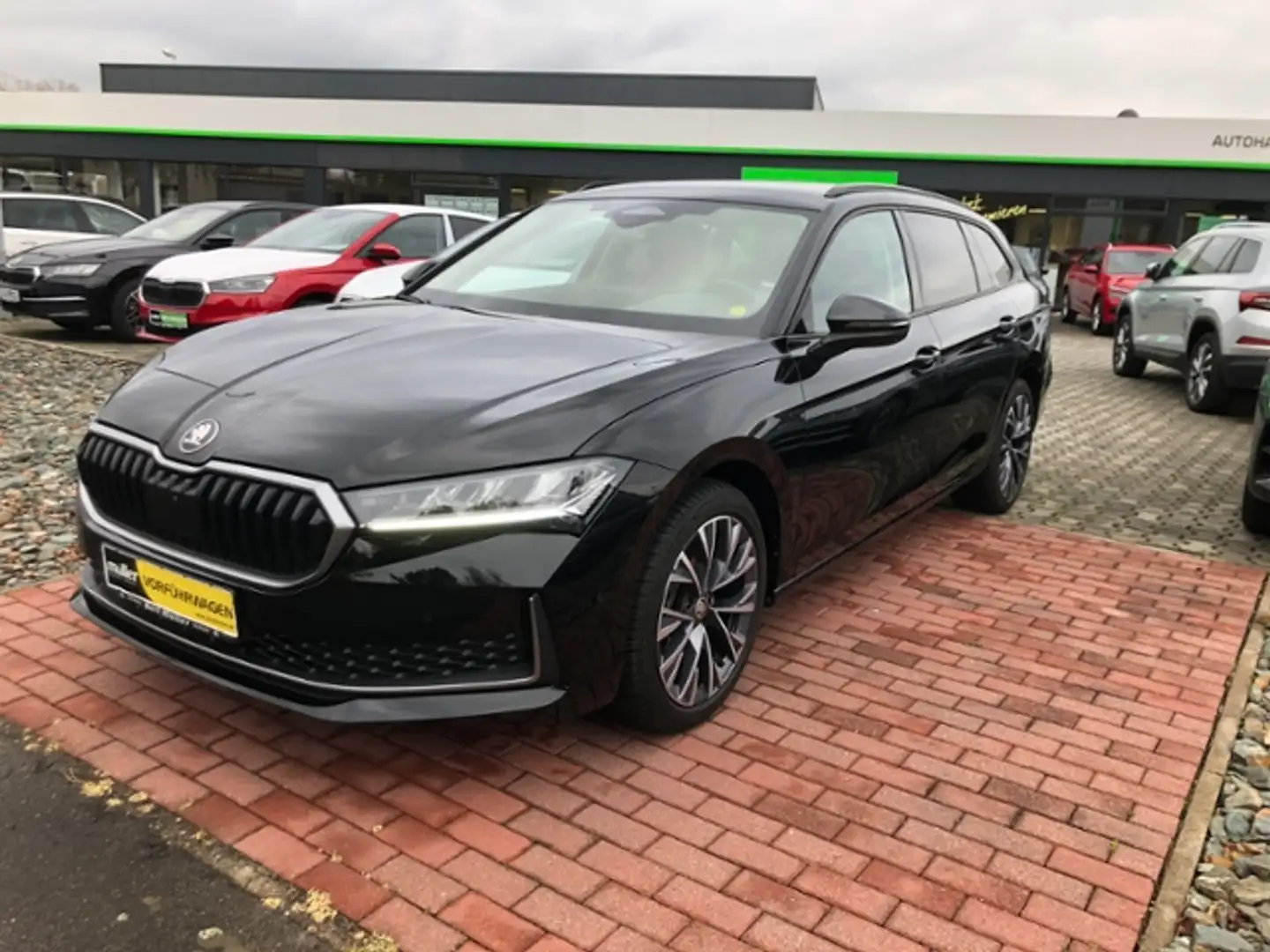Skoda Superb Combi 1.5 TSI mHEV Selection Navi AHZV Schwarz - 2