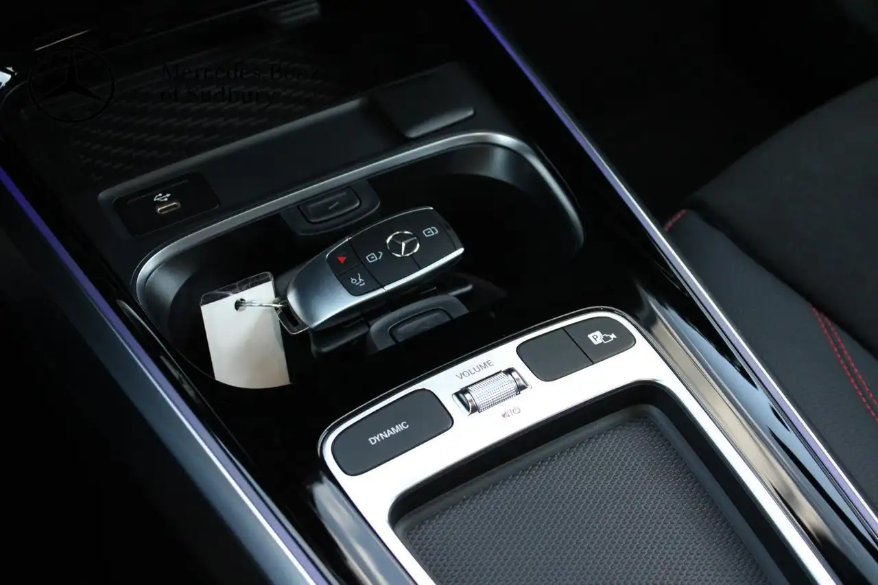 Mercedes-Benz GLB снимка Mercedes-Benz GLB