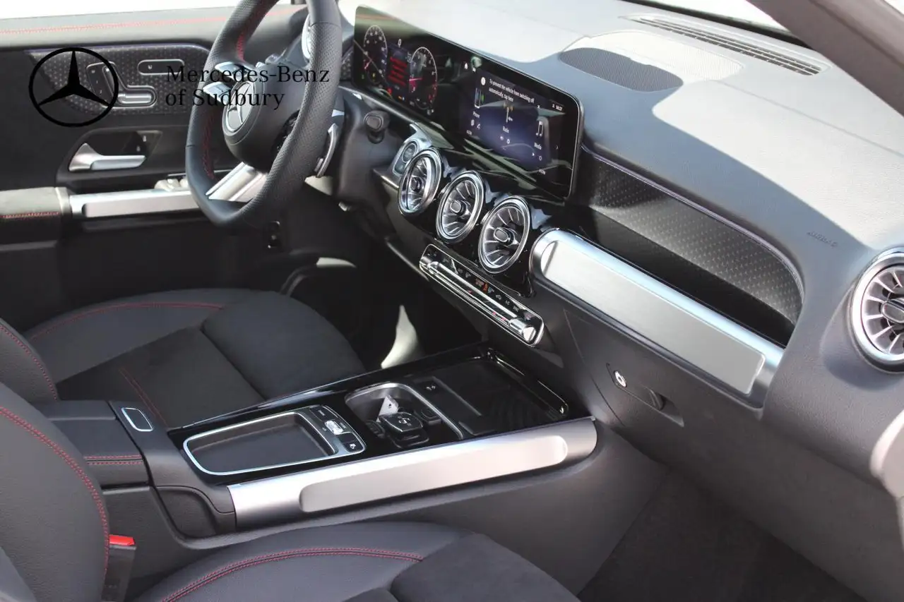 Mercedes-Benz GLB снимка Mercedes-Benz GLB