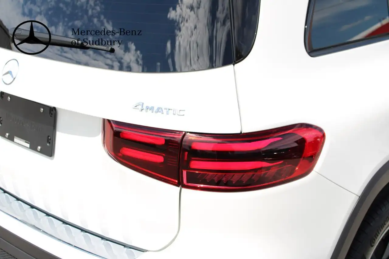 Mercedes-Benz GLB снимка Mercedes-Benz GLB