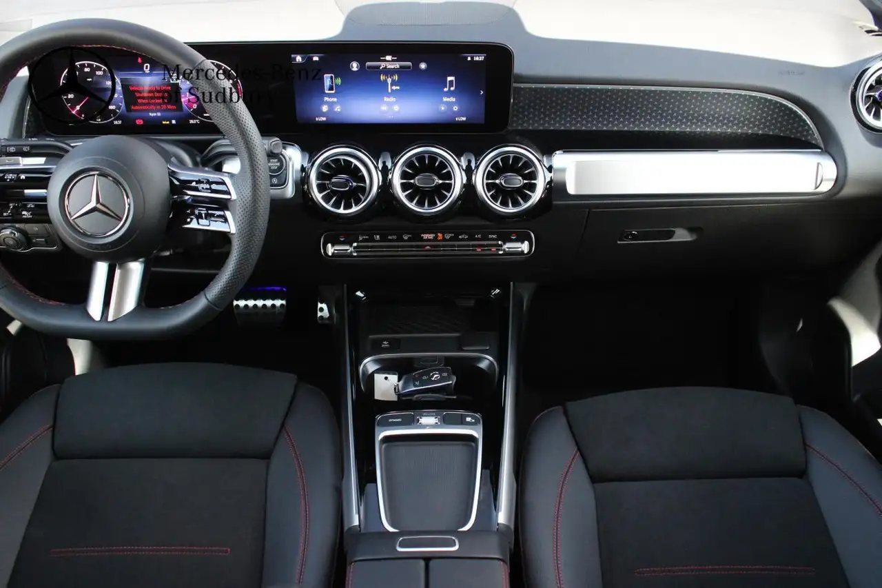 Mercedes-Benz GLB снимка Mercedes-Benz GLB