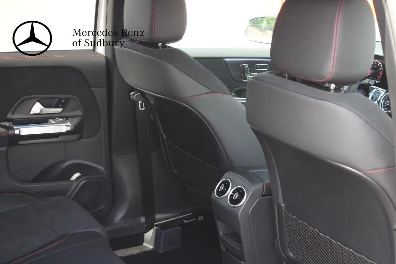 Mercedes-Benz GLB снимка Mercedes-Benz GLB
