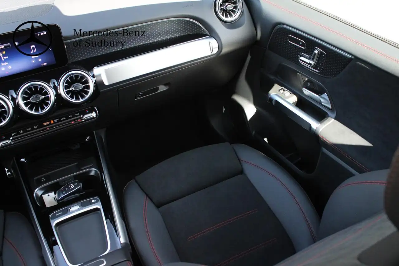 Mercedes-Benz GLB снимка Mercedes-Benz GLB