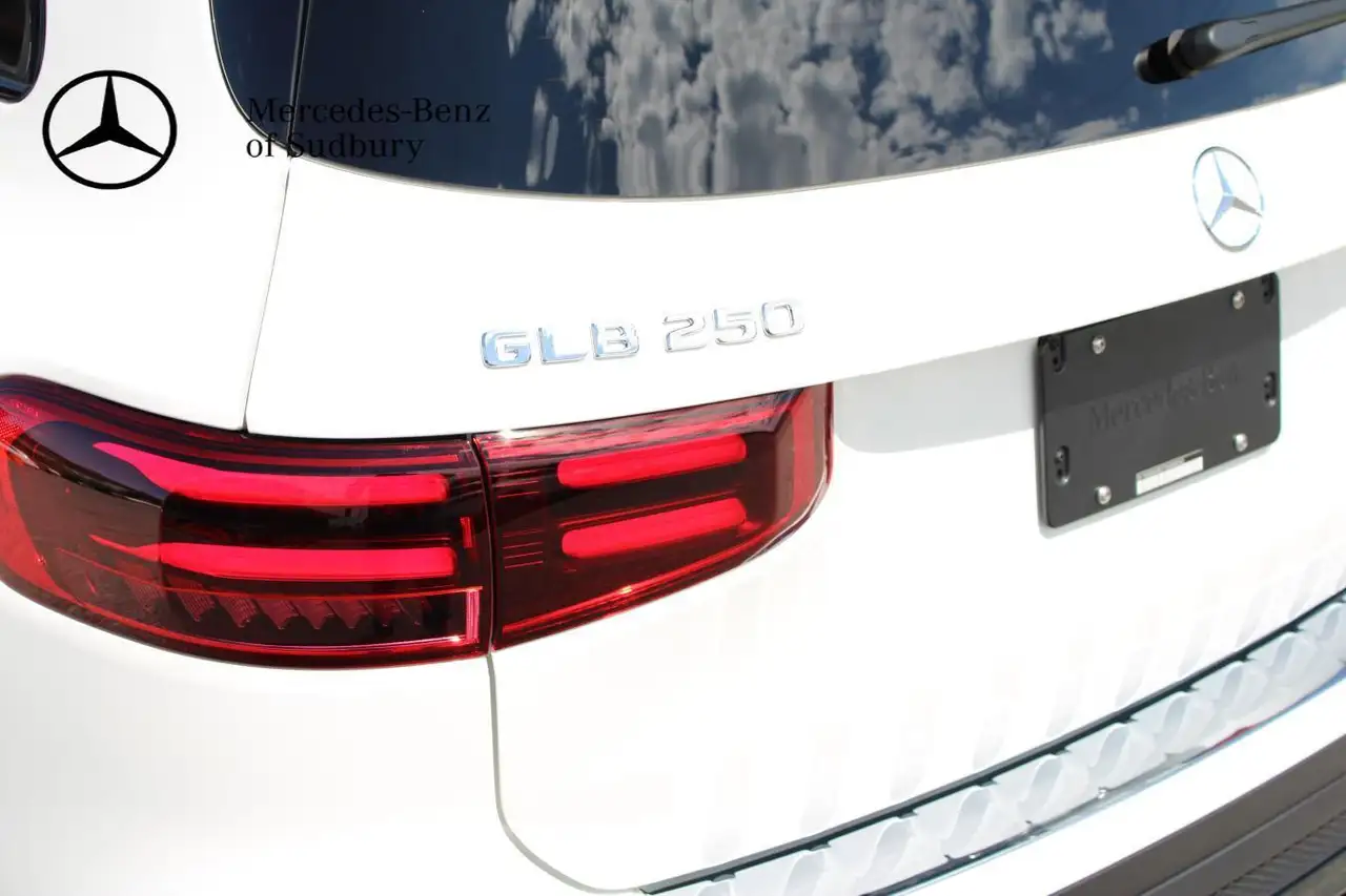 Mercedes-Benz GLB снимка Mercedes-Benz GLB