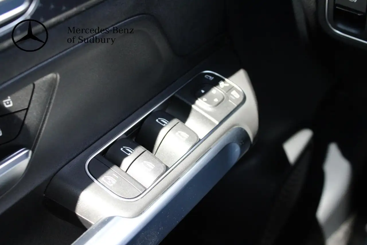 Mercedes-Benz GLB снимка Mercedes-Benz GLB