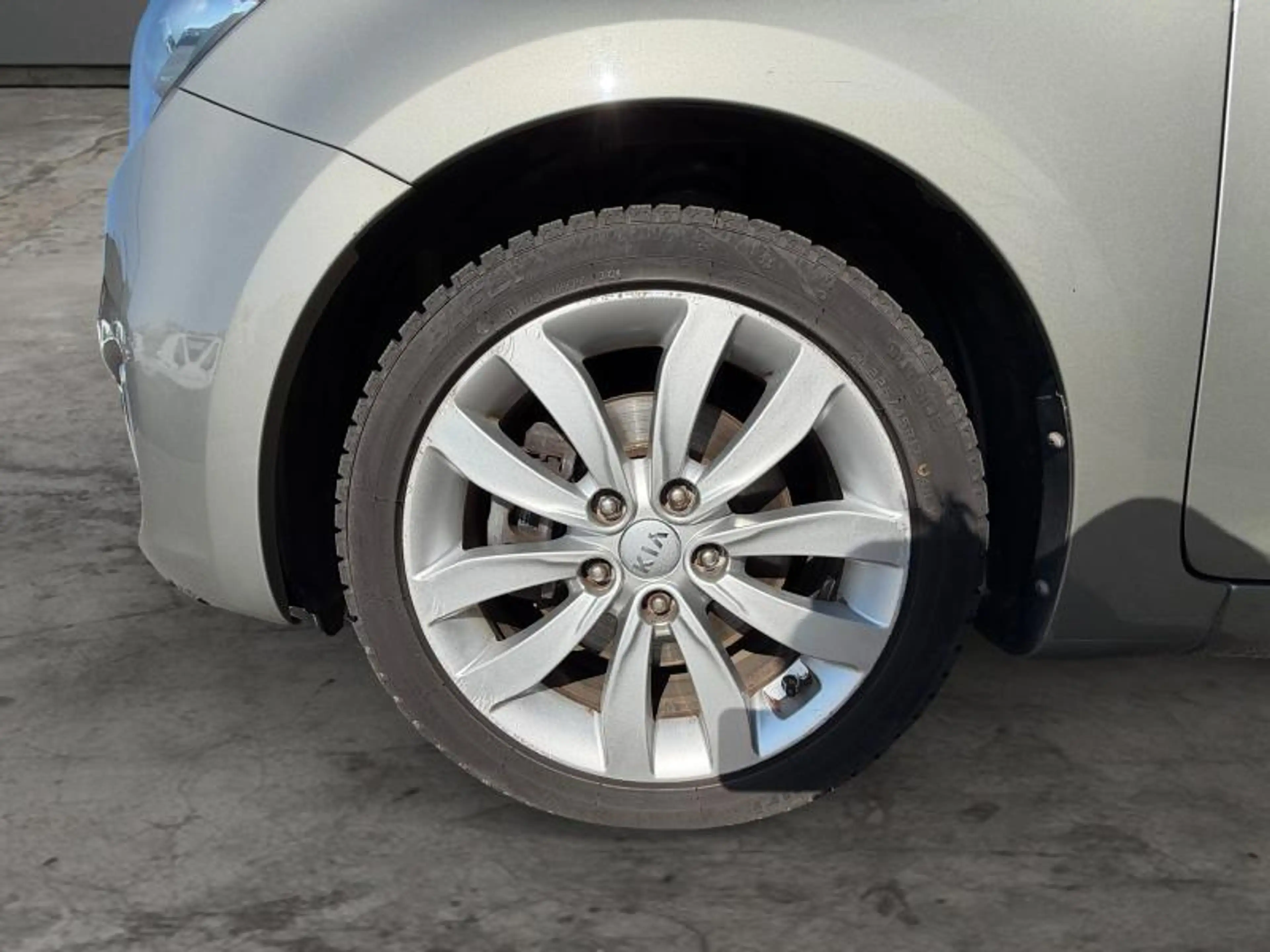 Kia Carens 7places 1.7CRDi 116cv Beige 03/16 Airco GPS USB — photo 8