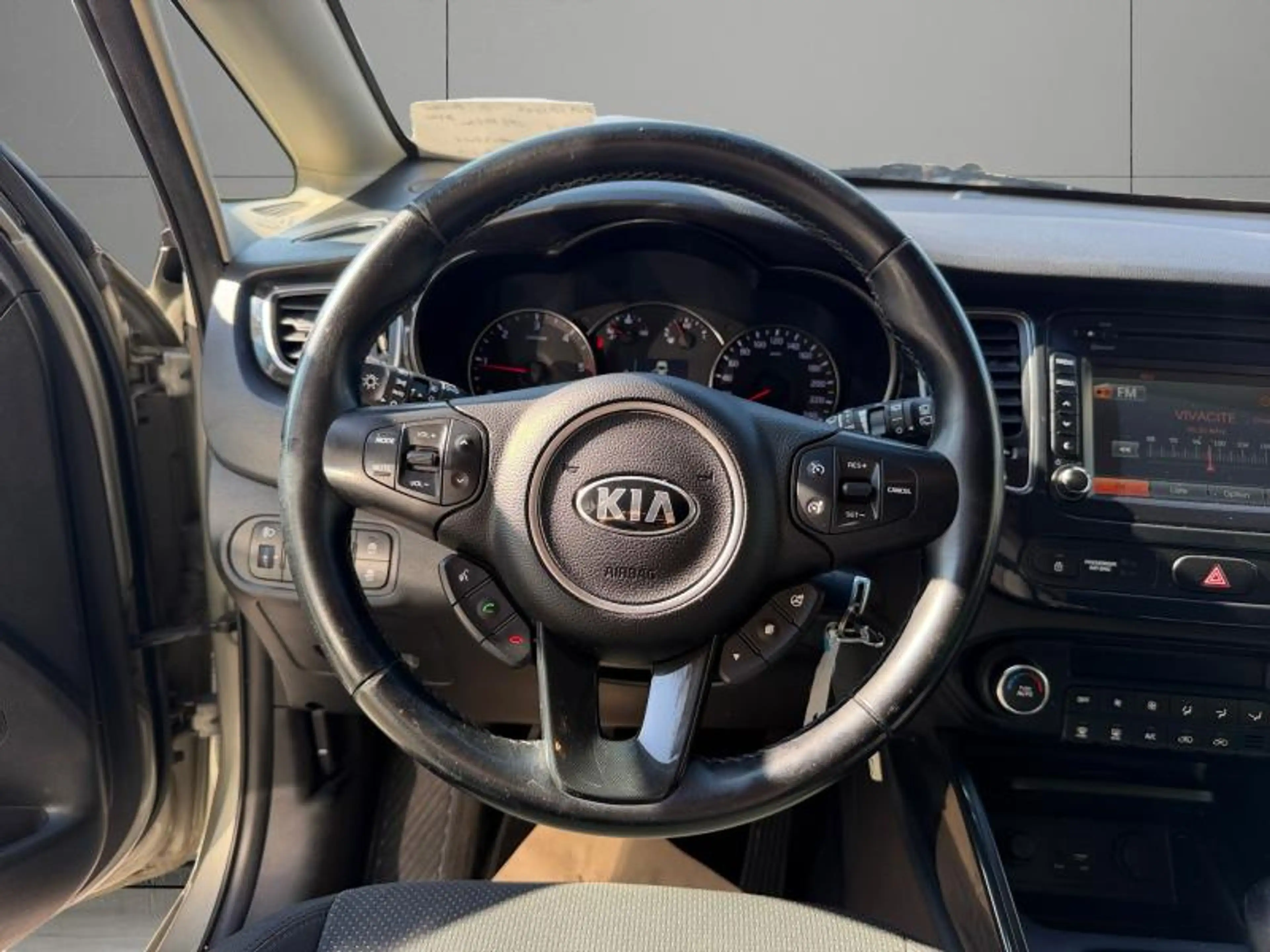 Kia Carens 7places 1.7CRDi 116cv Beige 03/16 Airco GPS USB — photo 11