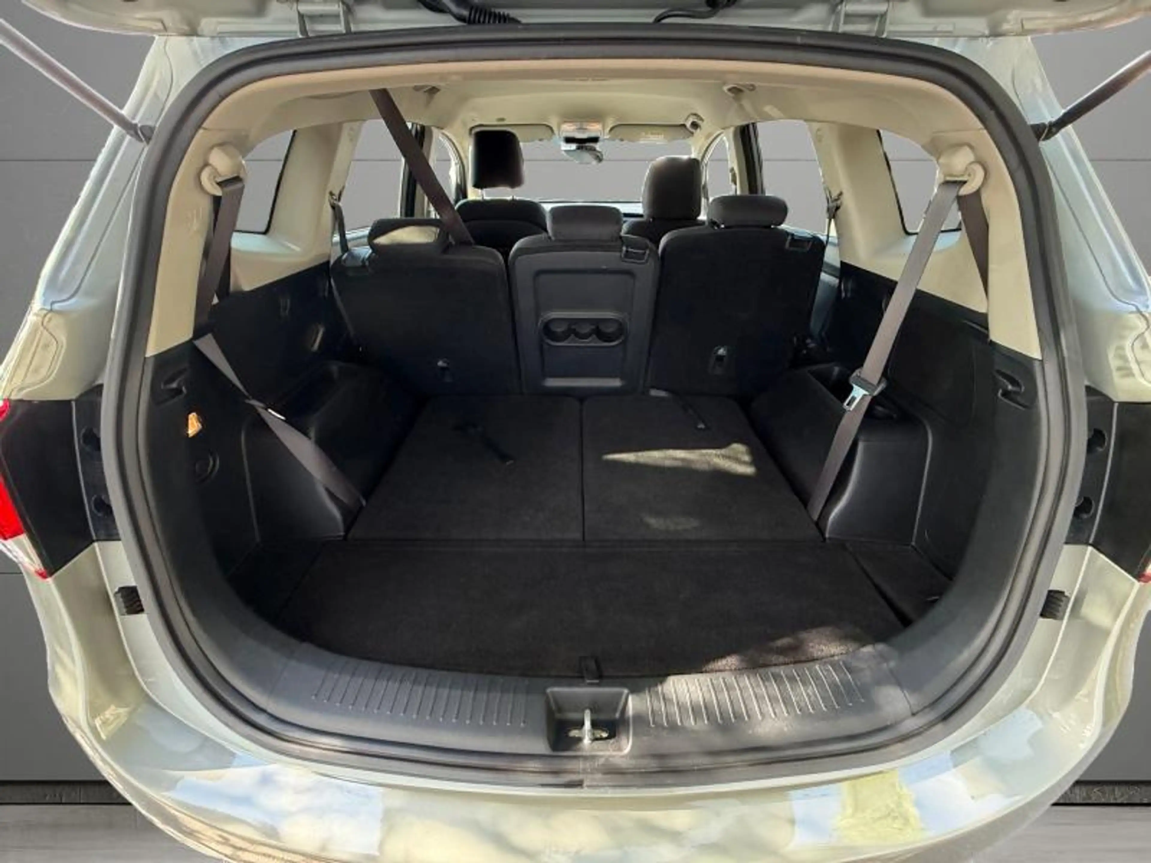 Kia Carens 7places 1.7CRDi 116cv Beige 03/16 Airco GPS USB — photo 7