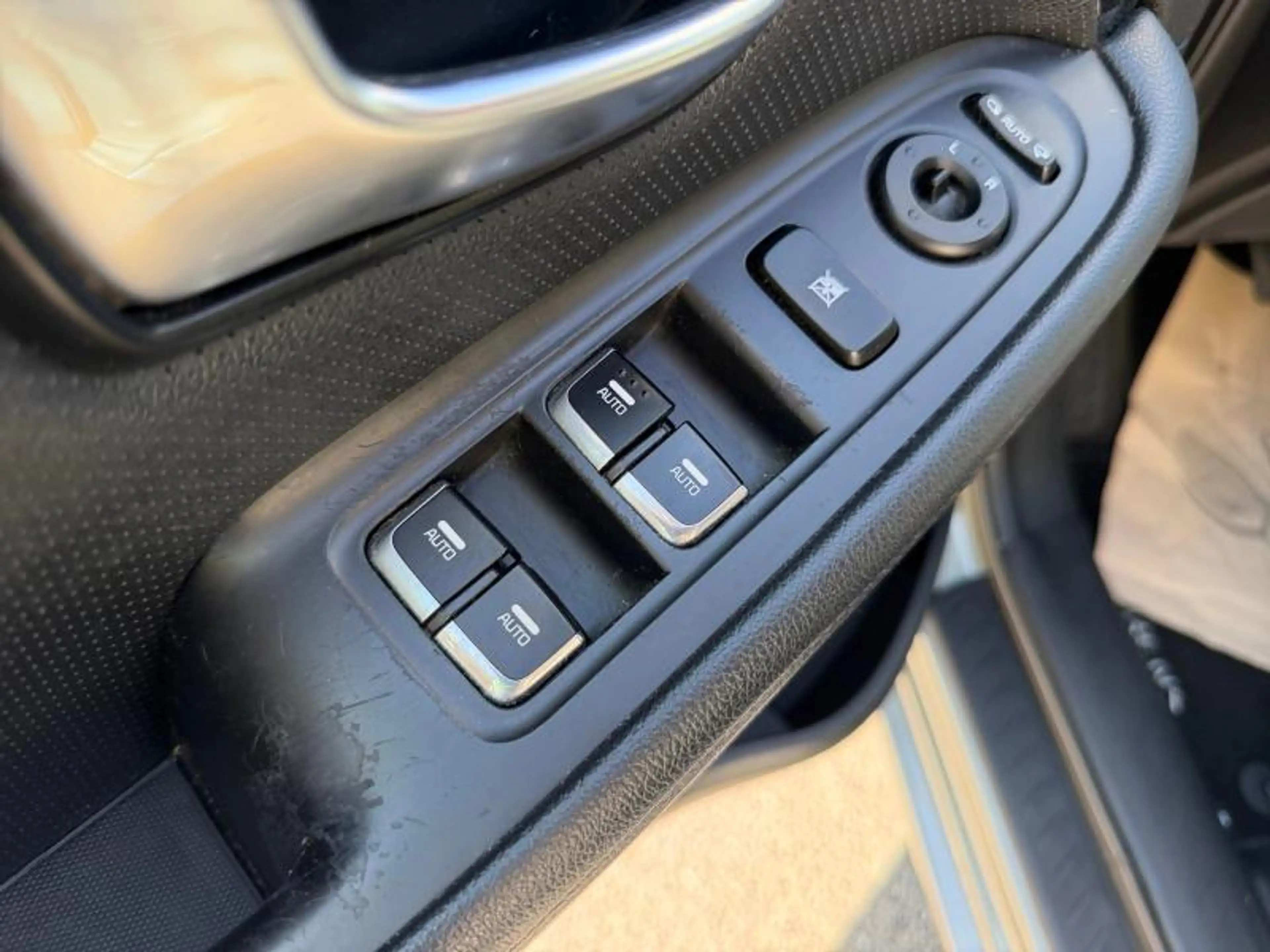 Kia Carens 7places 1.7CRDi 116cv Beige 03/16 Airco GPS USB — photo 12