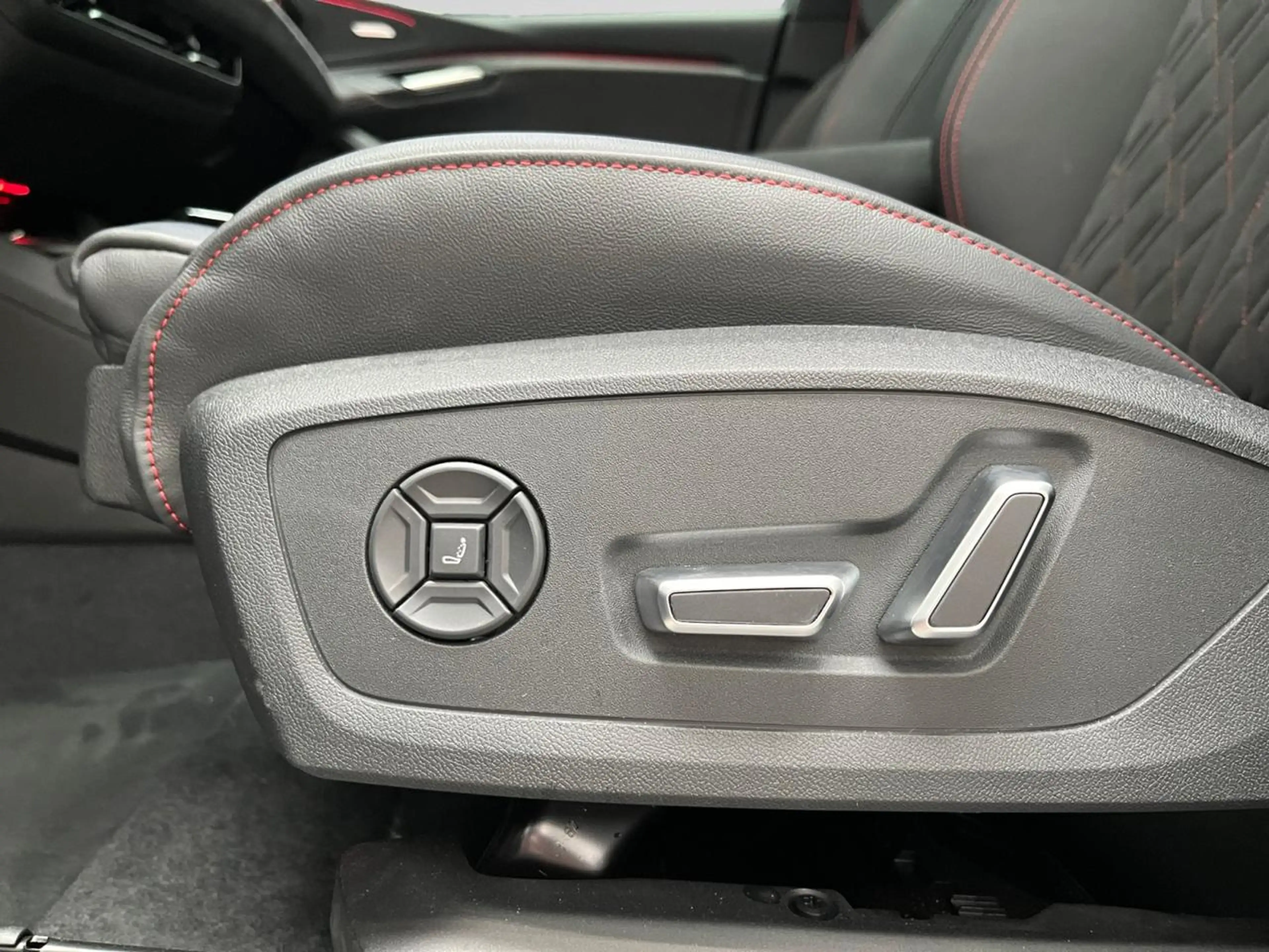 Audi Q6 e-tron 100 kWh 50 Performance Advanced — photo 10