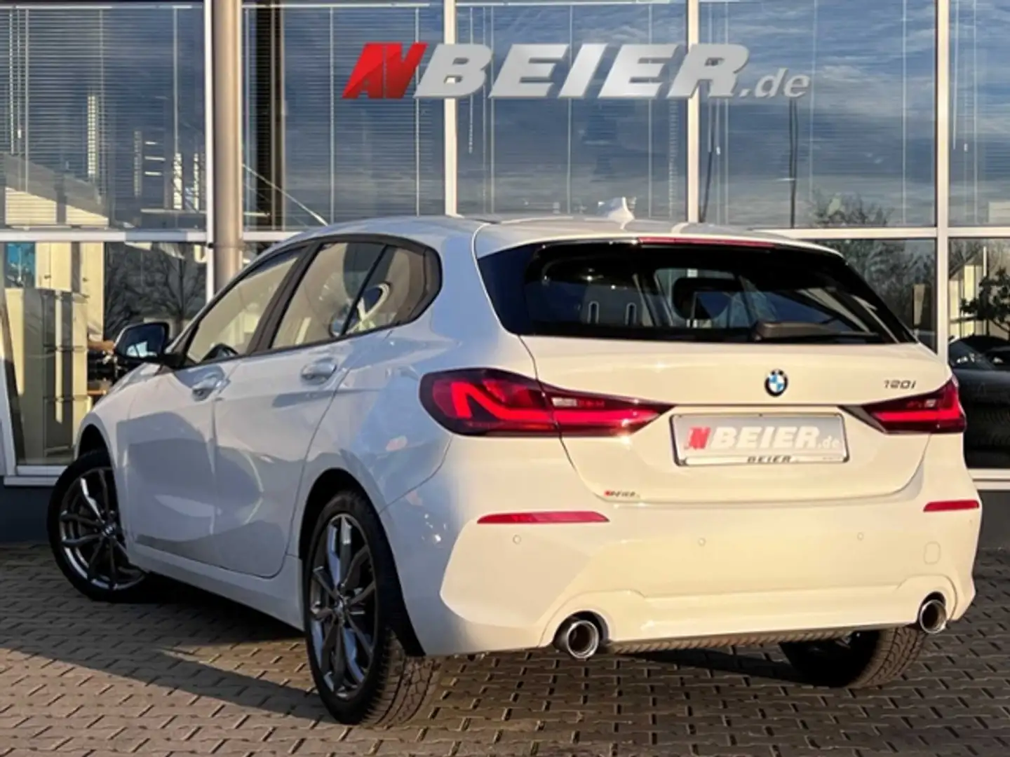 BMW 120 i M Sport-Felgen LED Lenkrad beheizt 2xPDC HiFi N Weiß - 2