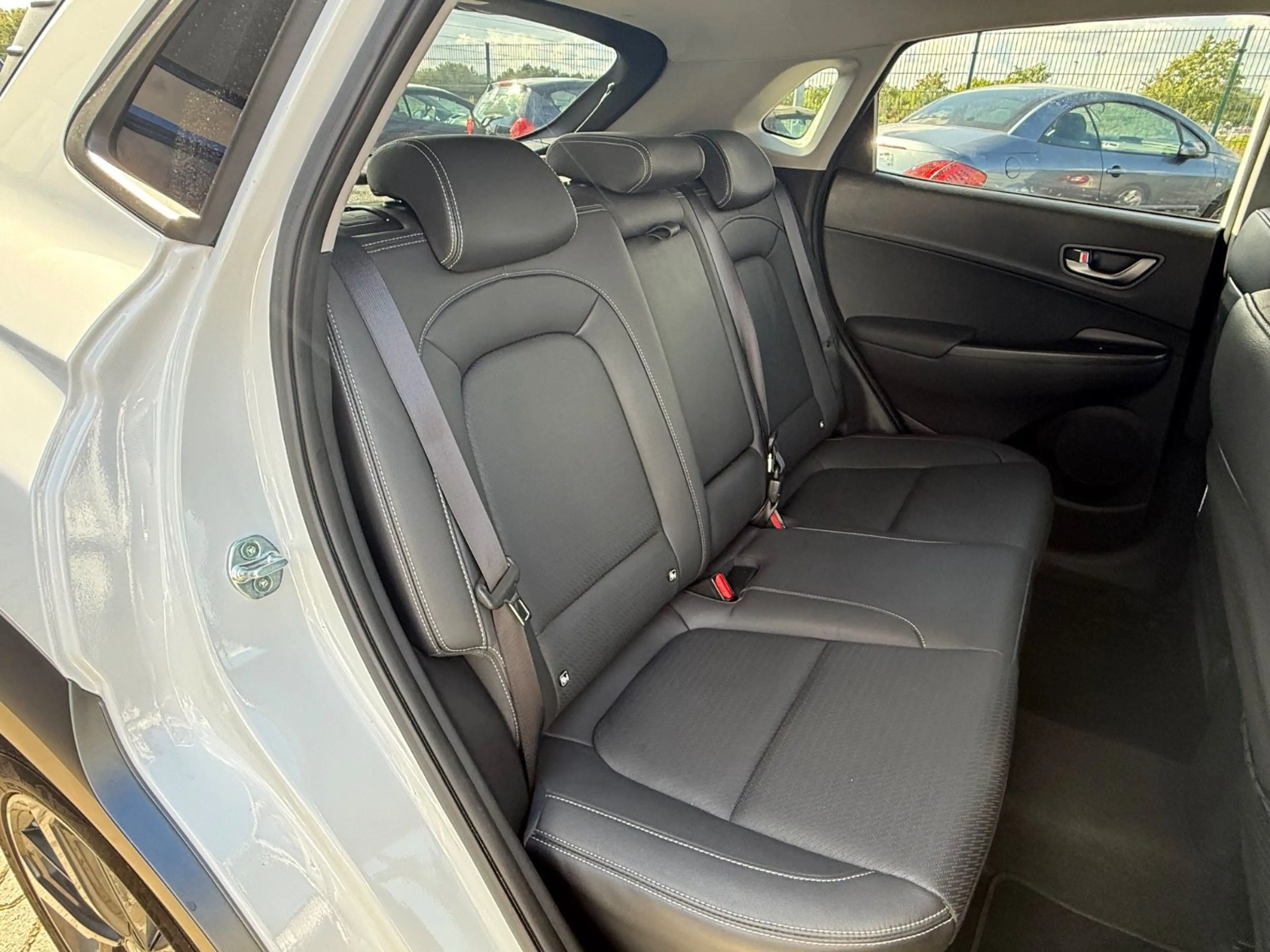 Hyundai KONA Premium 2WD — photo 14