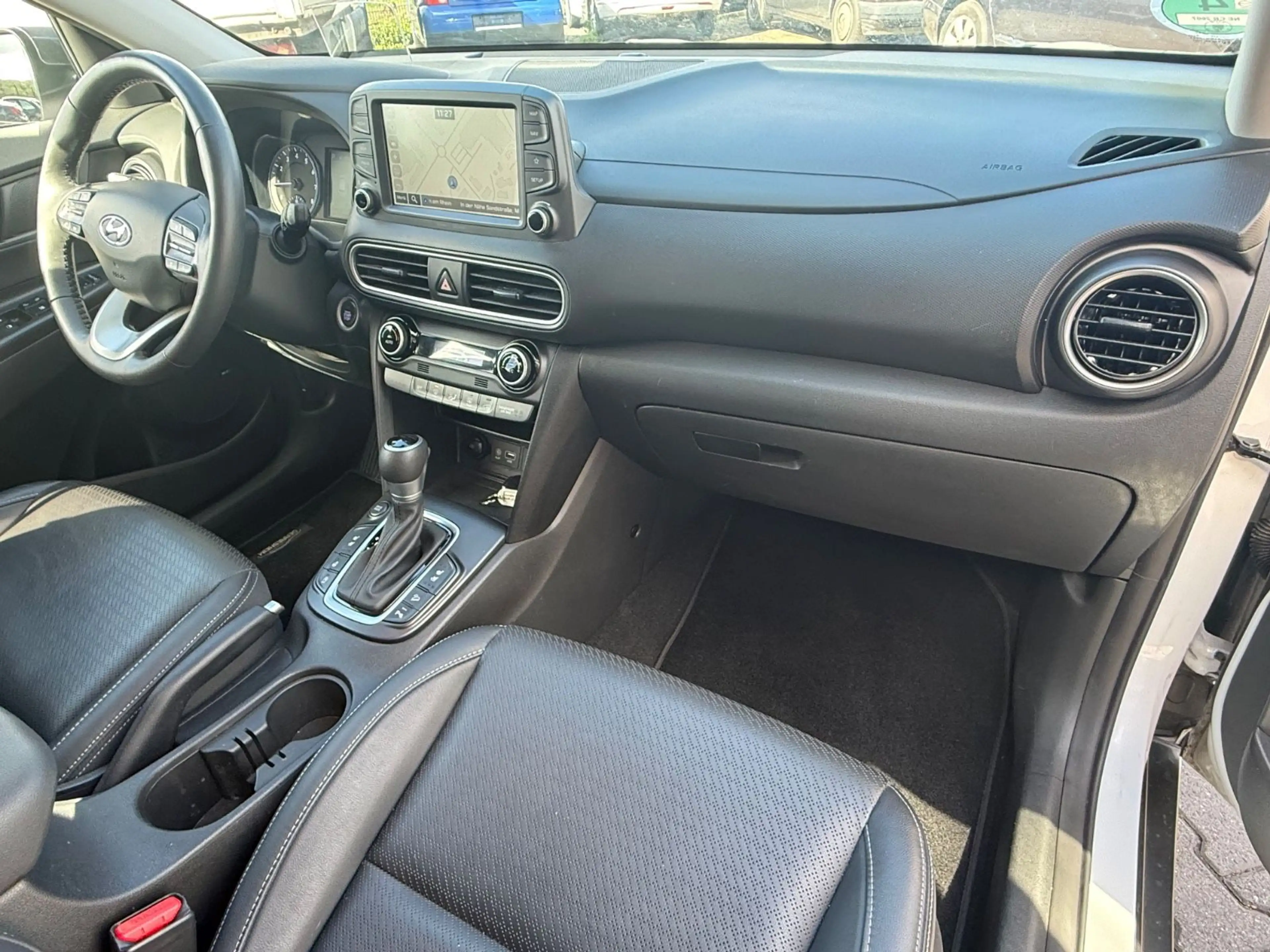 Hyundai KONA Premium 2WD — photo 9