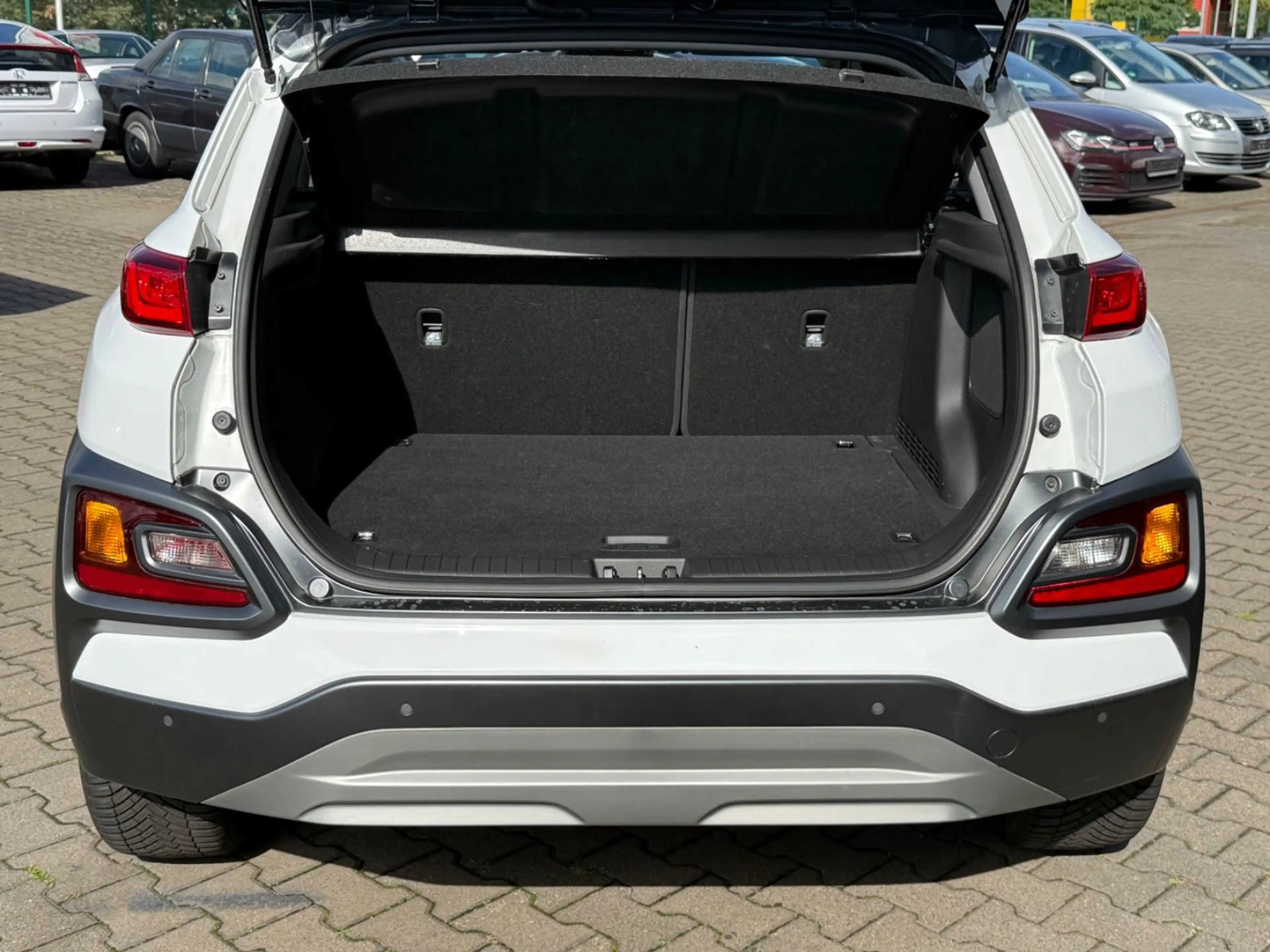 Hyundai KONA Premium 2WD — photo 7
