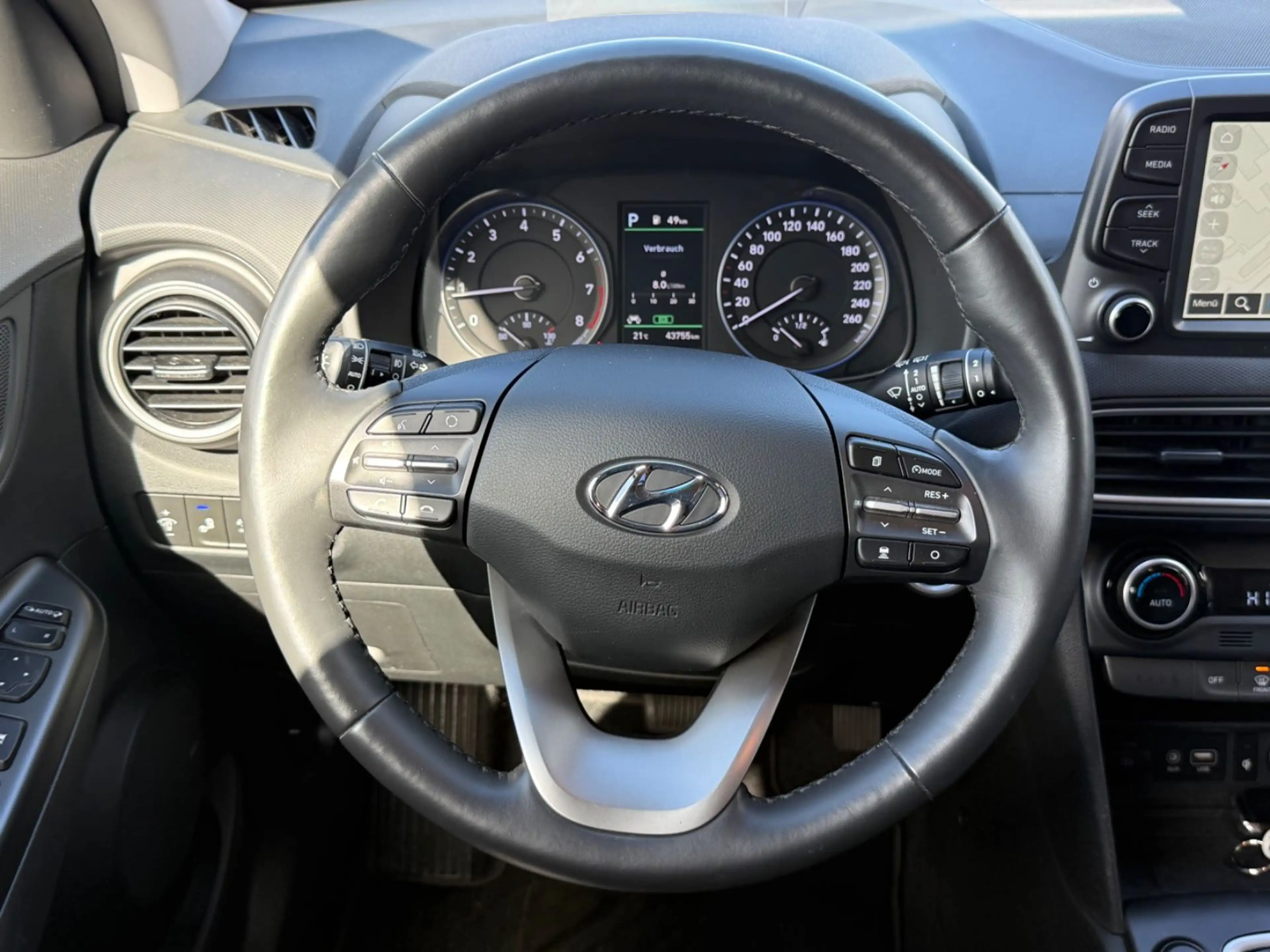 Hyundai KONA Premium 2WD — photo 13