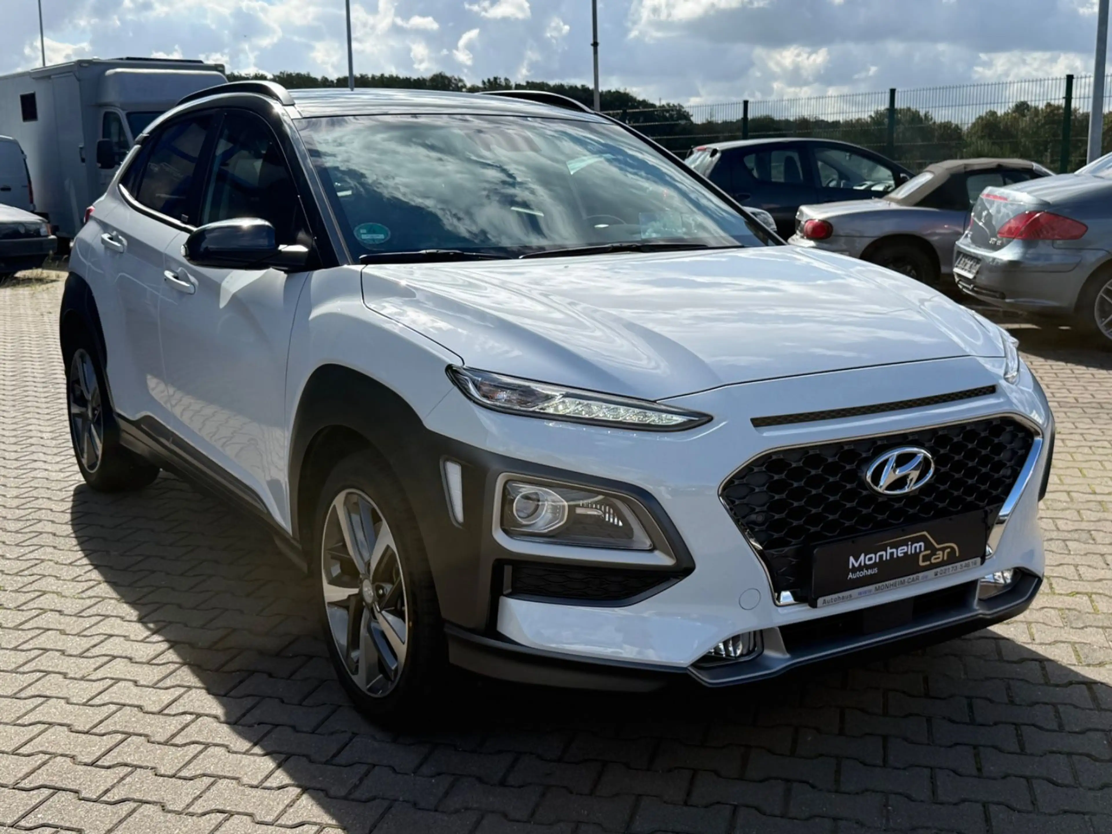 Hyundai KONA Premium 2WD — photo 2
