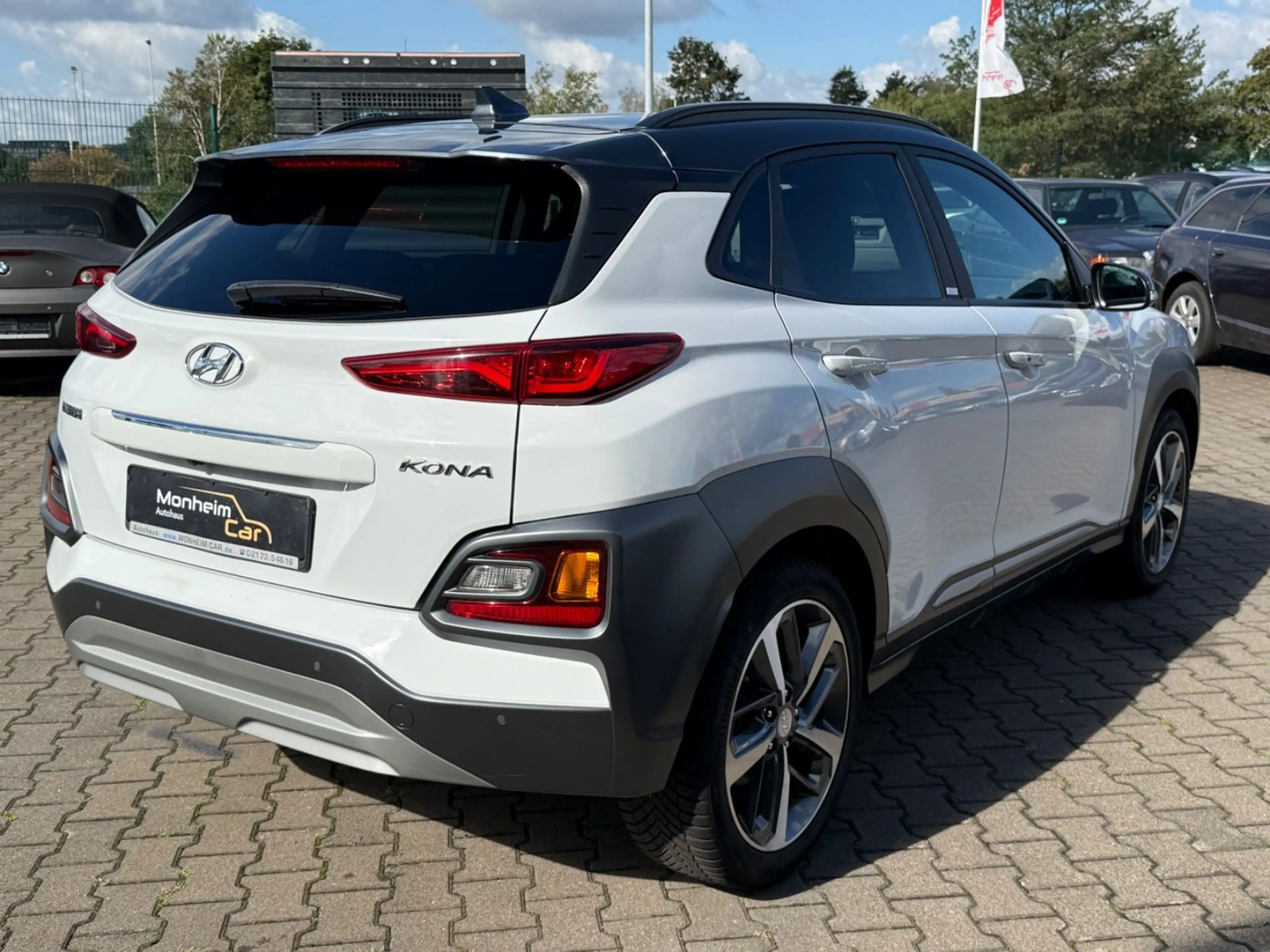 Hyundai KONA Premium 2WD — photo 3