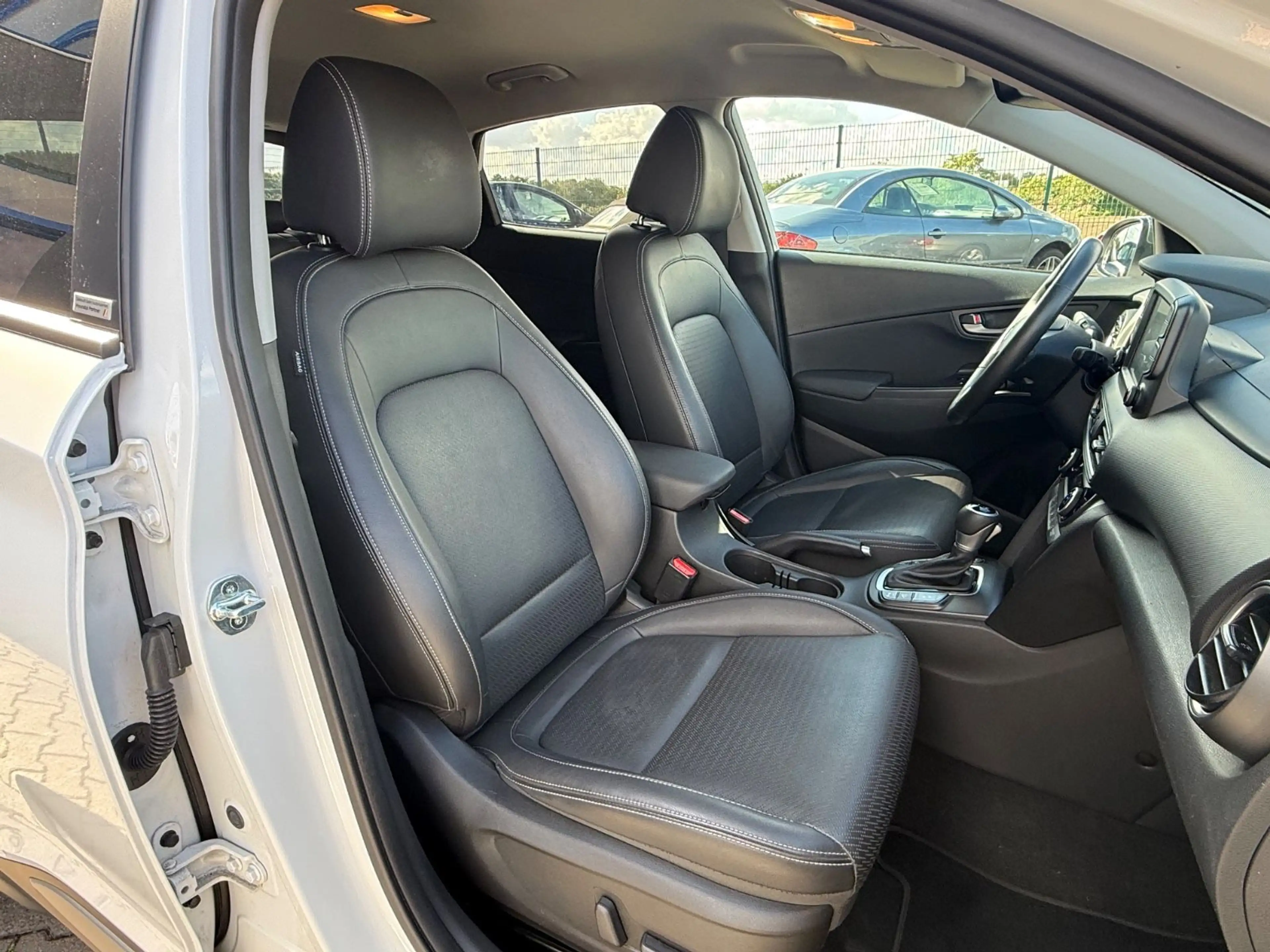 Hyundai KONA Premium 2WD — photo 10