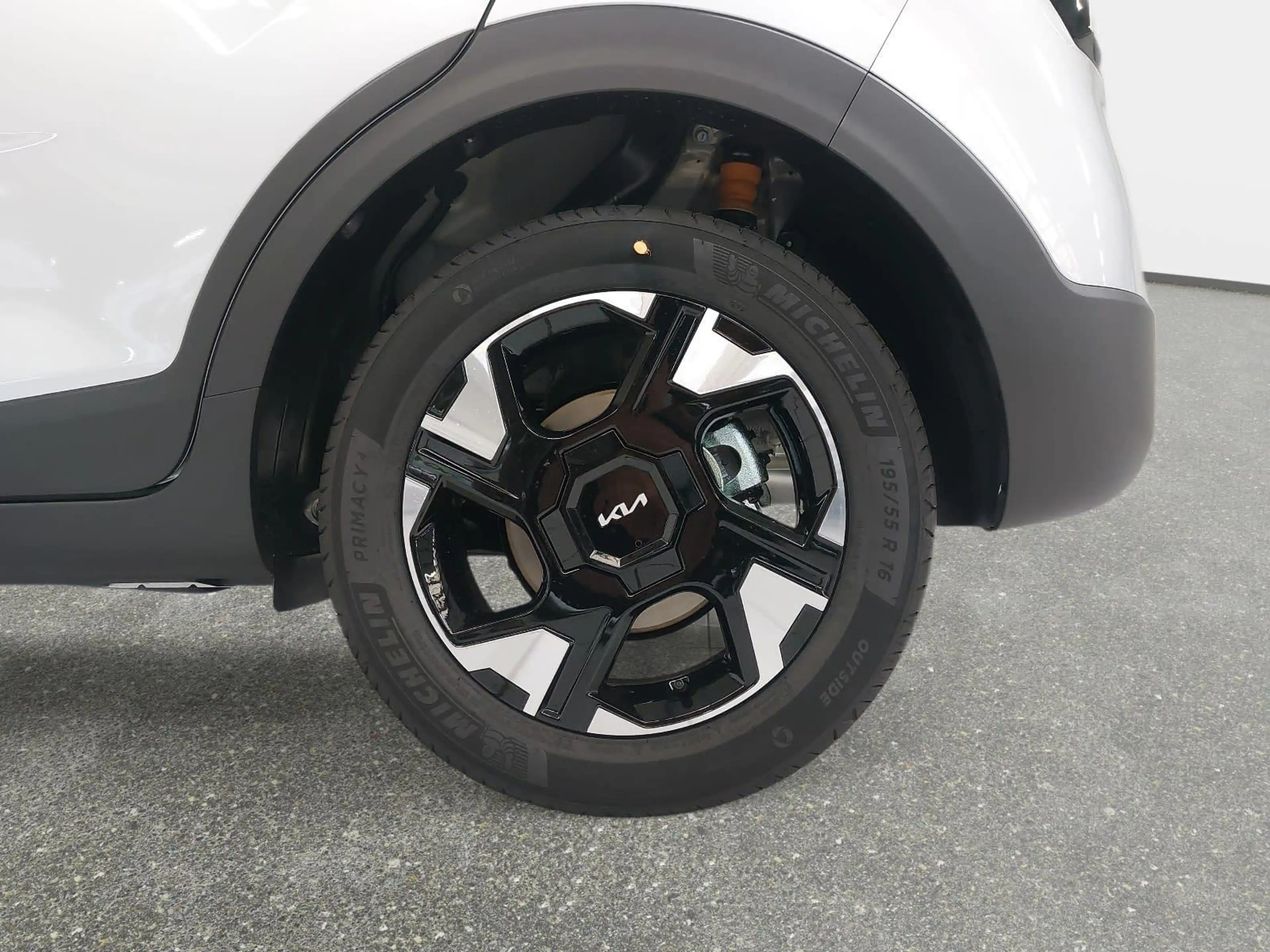 Kia Stonic STONIC 1.0 T-GDI 100 DCT VISION MJ26 SITZH. NAVI — photo 7