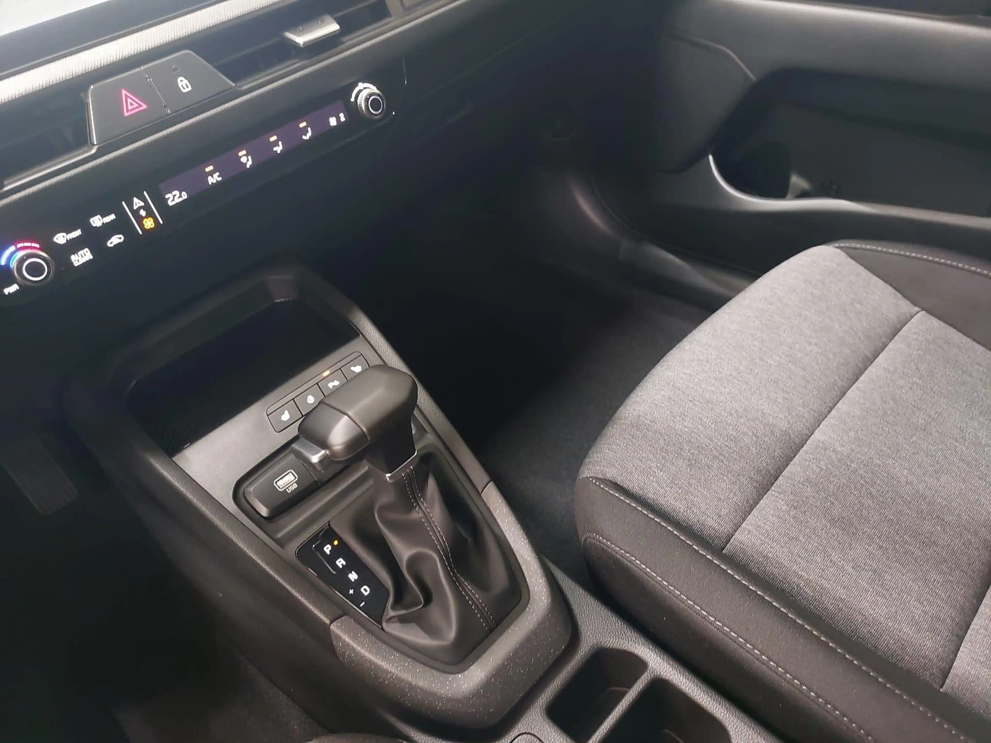 Kia Stonic STONIC 1.0 T-GDI 100 DCT VISION MJ26 SITZH. NAVI — photo 13