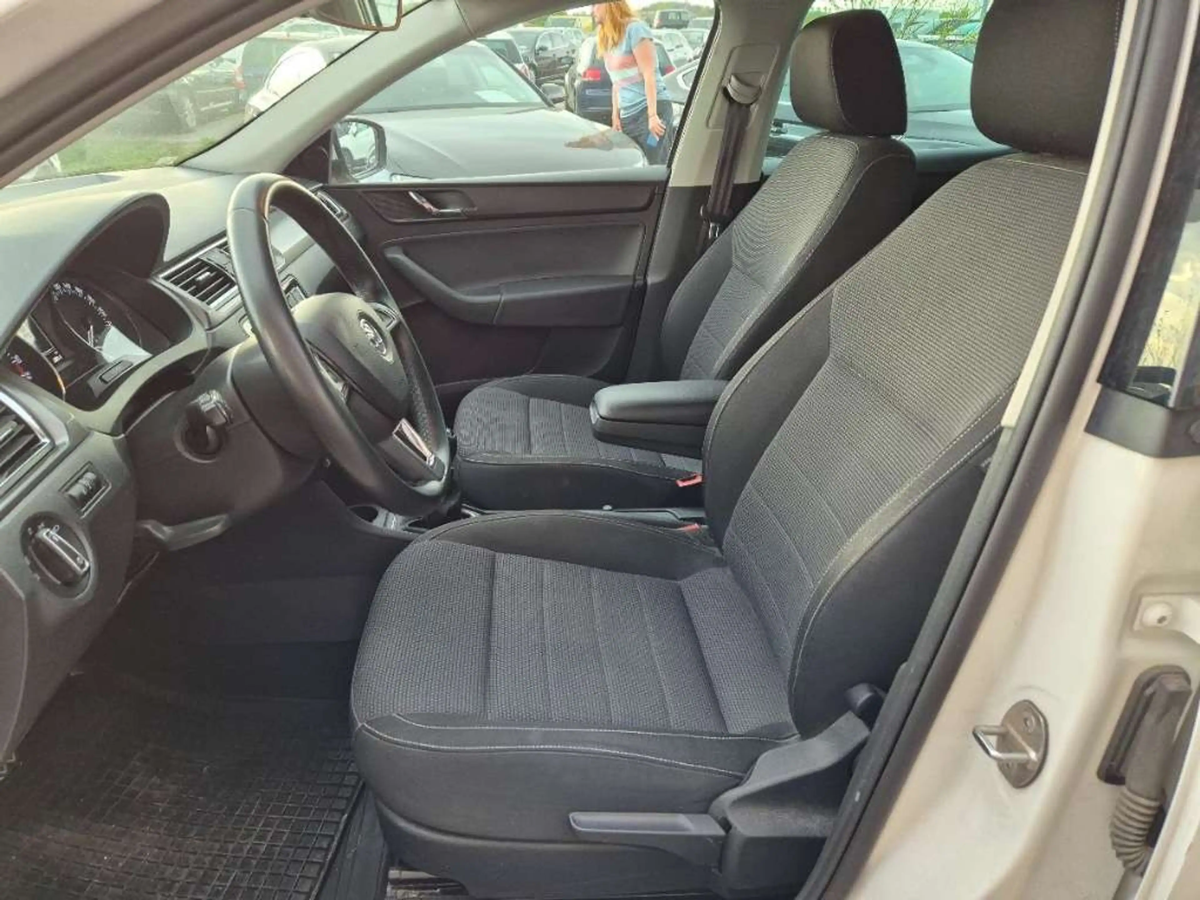 Skoda Rapid/Spaceback Rapid Spaceback 1,6 TDI Sport — photo 8
