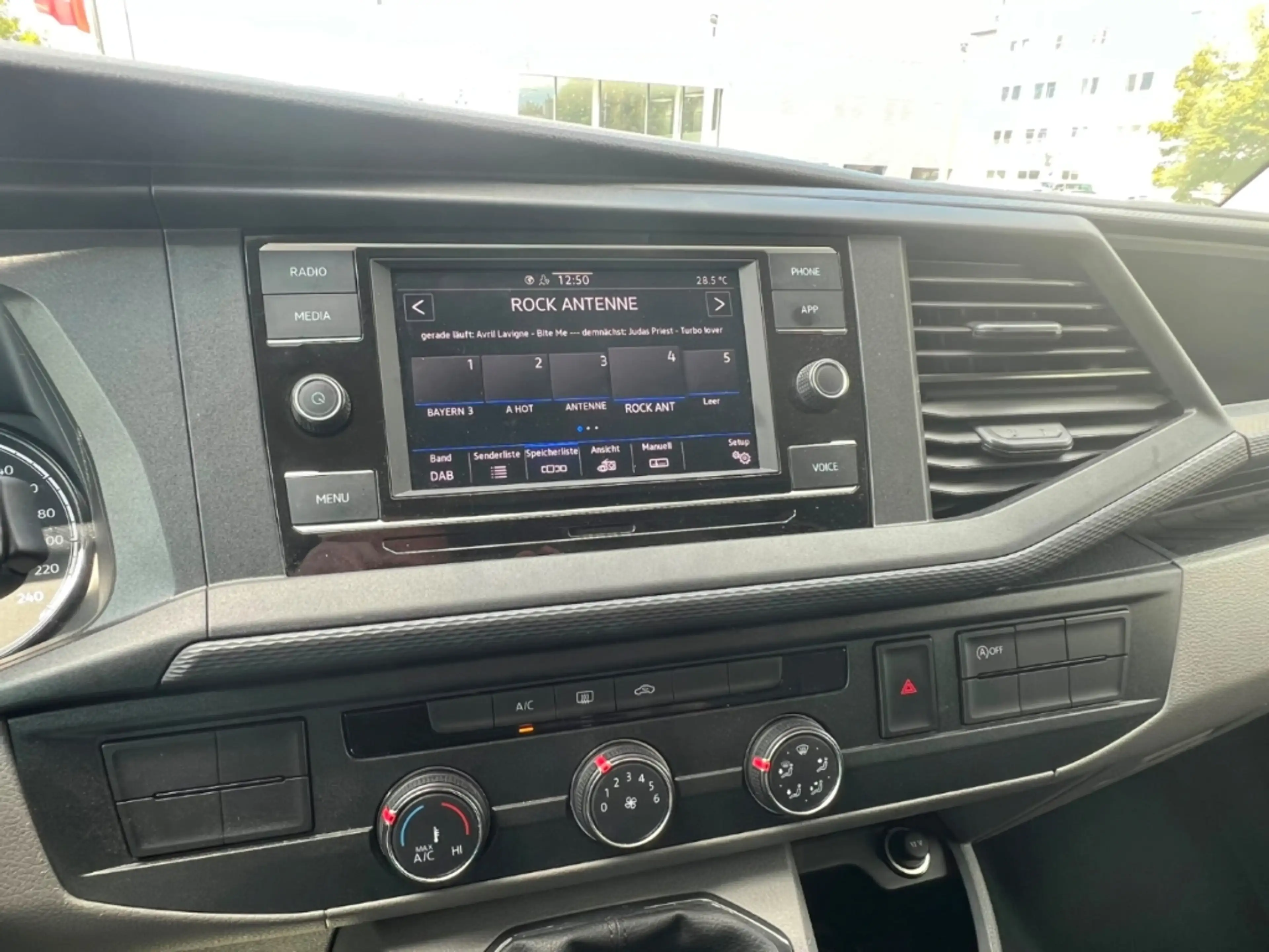 Volkswagen T6.1 Transporter 2.0TDI - KAMERA*AHK*KLIMA*APP!!! — photo 7