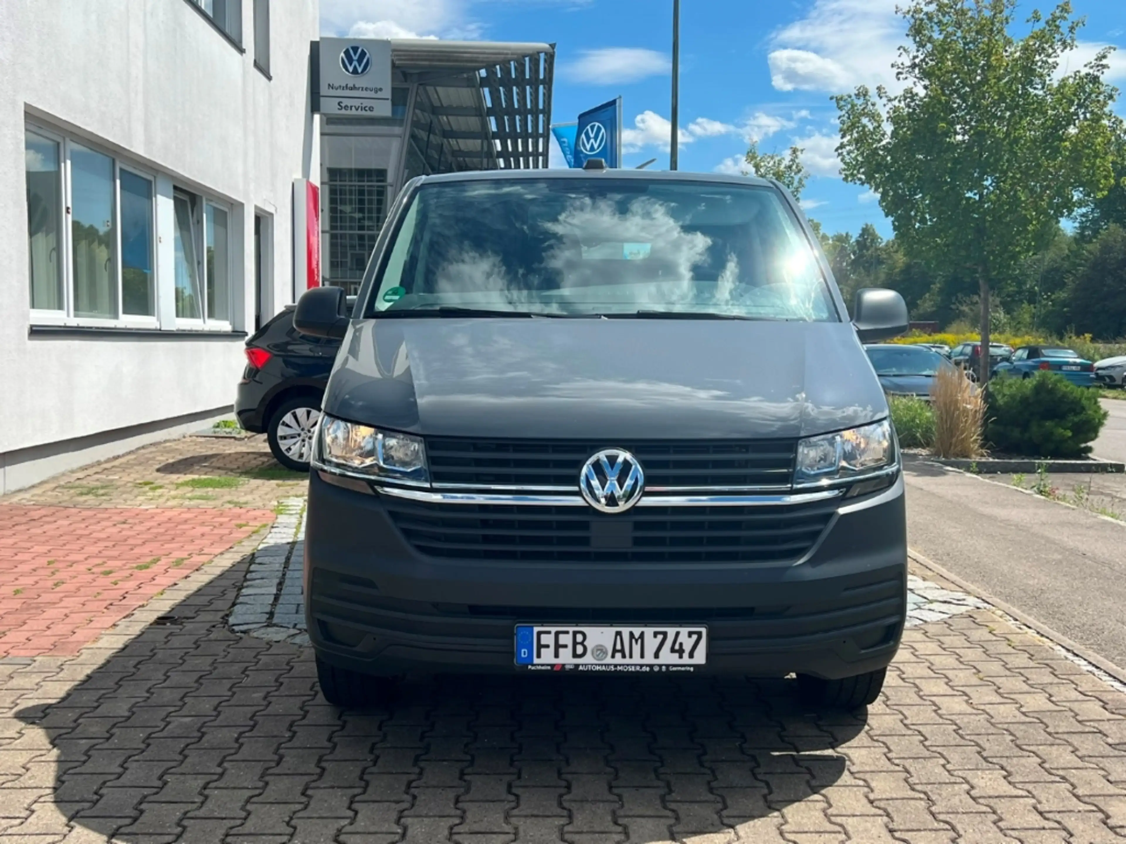 Volkswagen T6.1 Transporter 2.0TDI - KAMERA*AHK*KLIMA*APP!!! — photo 2