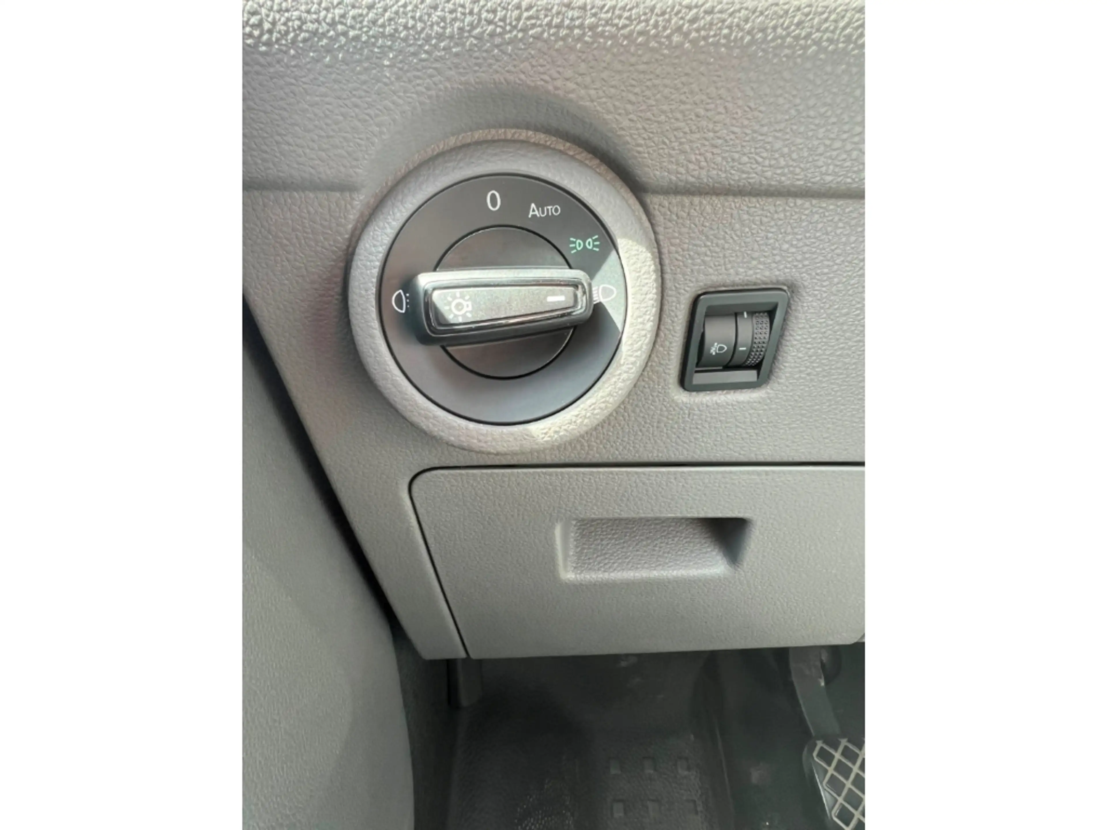Volkswagen T6.1 Transporter 2.0TDI - KAMERA*AHK*KLIMA*APP!!! — photo 13