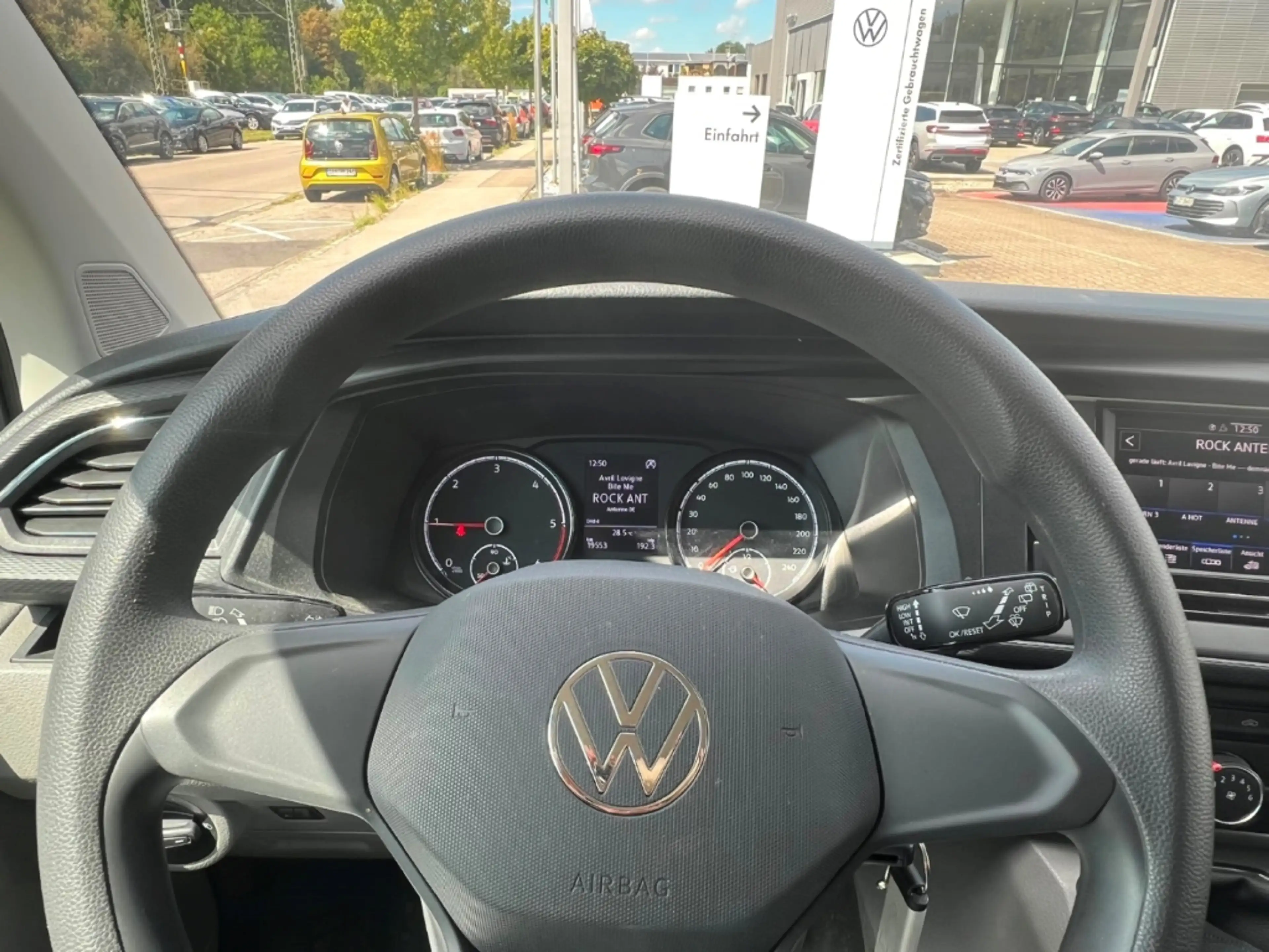 Volkswagen T6.1 Transporter 2.0TDI - KAMERA*AHK*KLIMA*APP!!! — photo 6