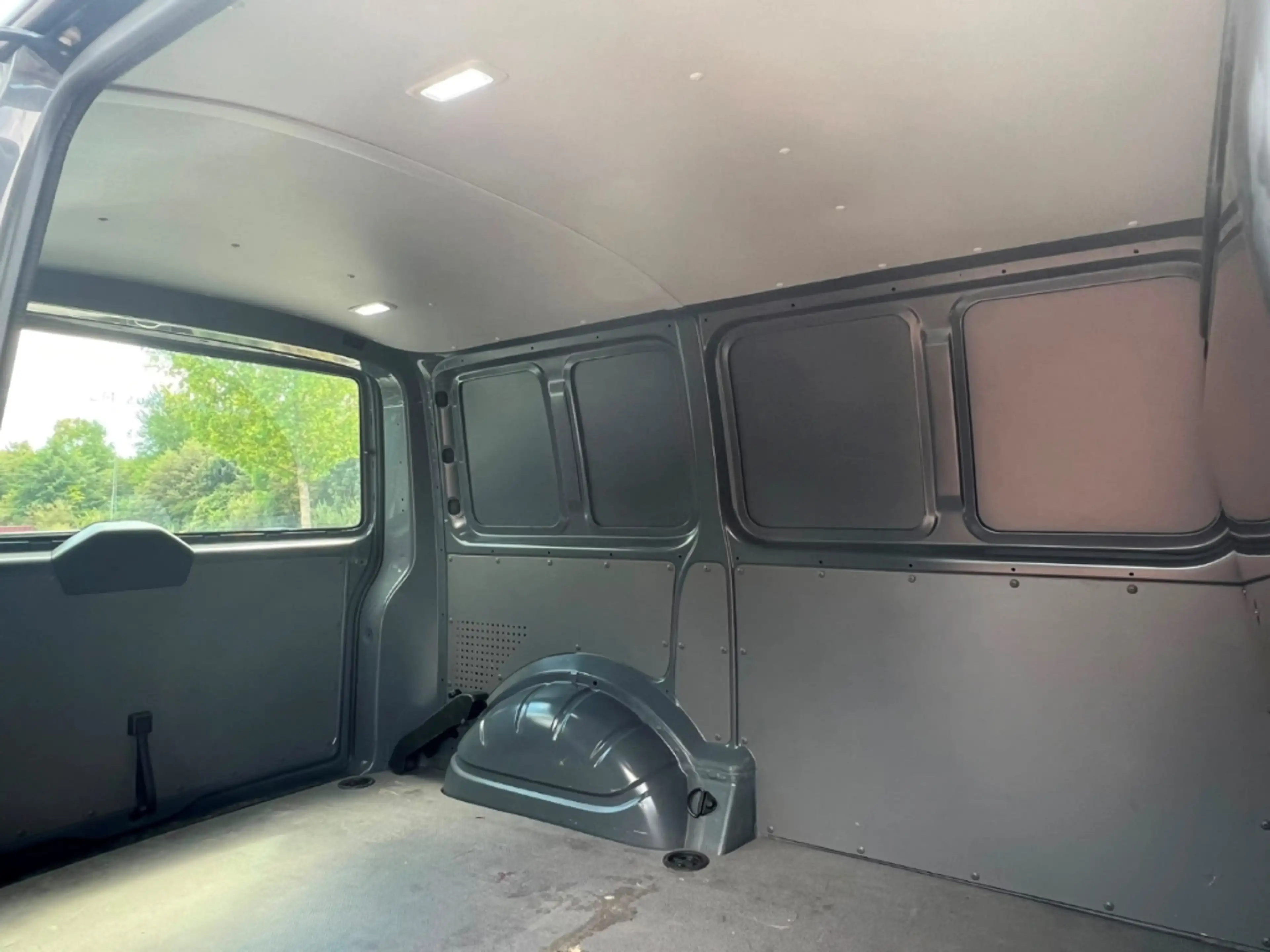 Volkswagen T6.1 Transporter 2.0TDI - KAMERA*AHK*KLIMA*APP!!! — photo 12