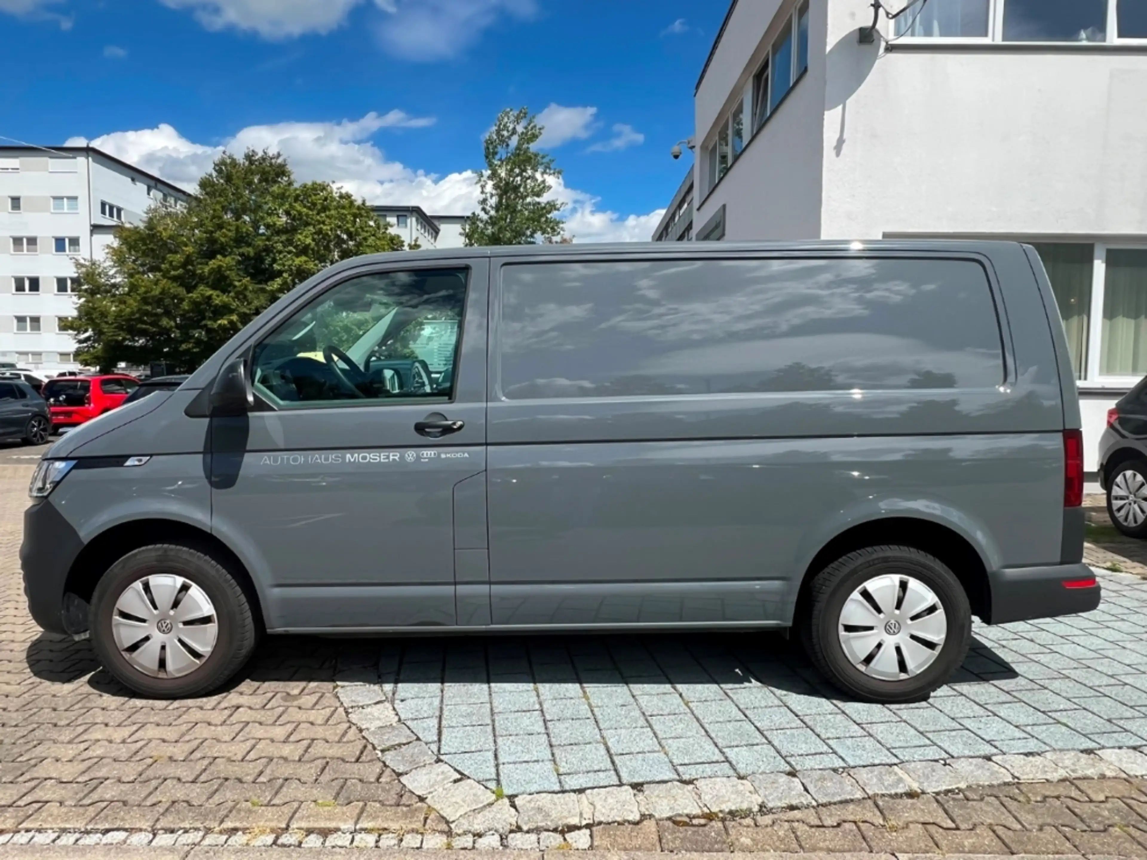 Volkswagen T6.1 Transporter 2.0TDI - KAMERA*AHK*KLIMA*APP!!! — photo 3