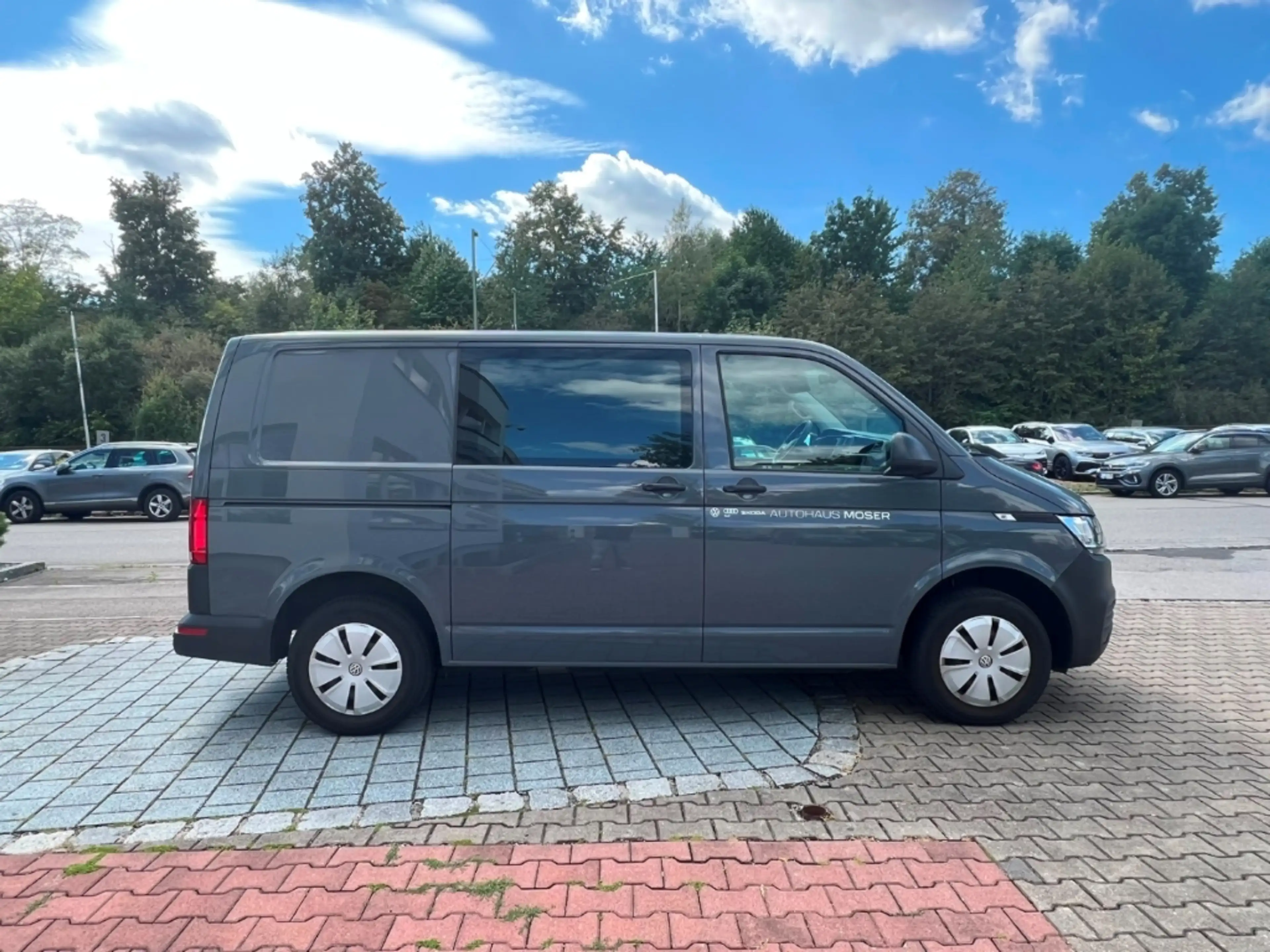 Volkswagen T6.1 Transporter 2.0TDI - KAMERA*AHK*KLIMA*APP!!! — photo 5