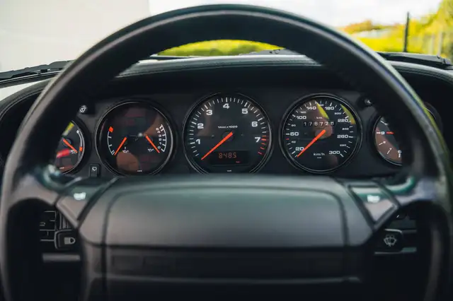 Porsche 911 view 14
