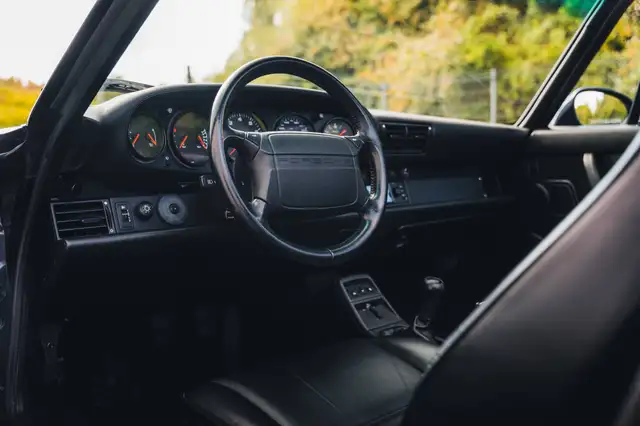 Porsche 911 view 13