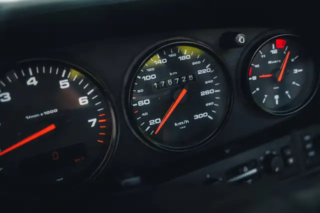 Porsche 911 view 15