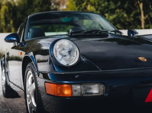 Porsche 911 view 3