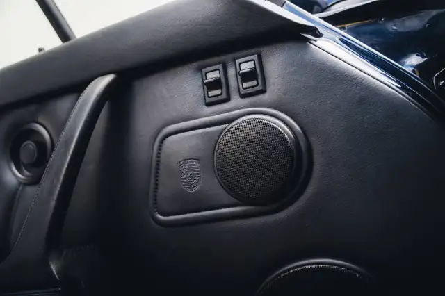 Porsche 911 view 12