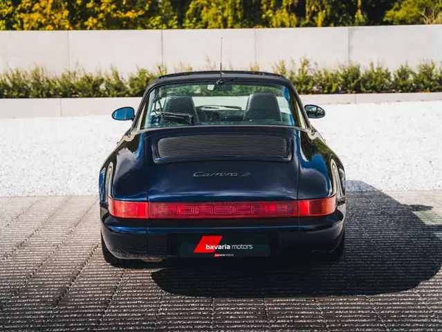 Porsche 911 view 8