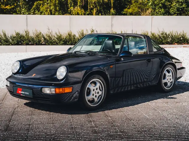 Porsche 911 view 4