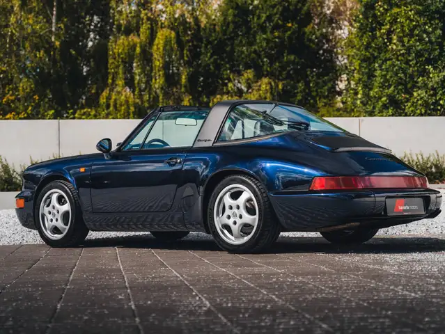 Porsche 911 view 9