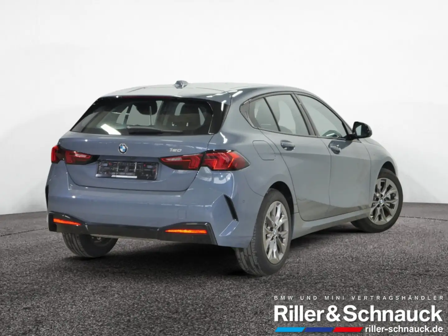 BMW 120 i LED+NAVI+KAM+SHZG Grijs - 2