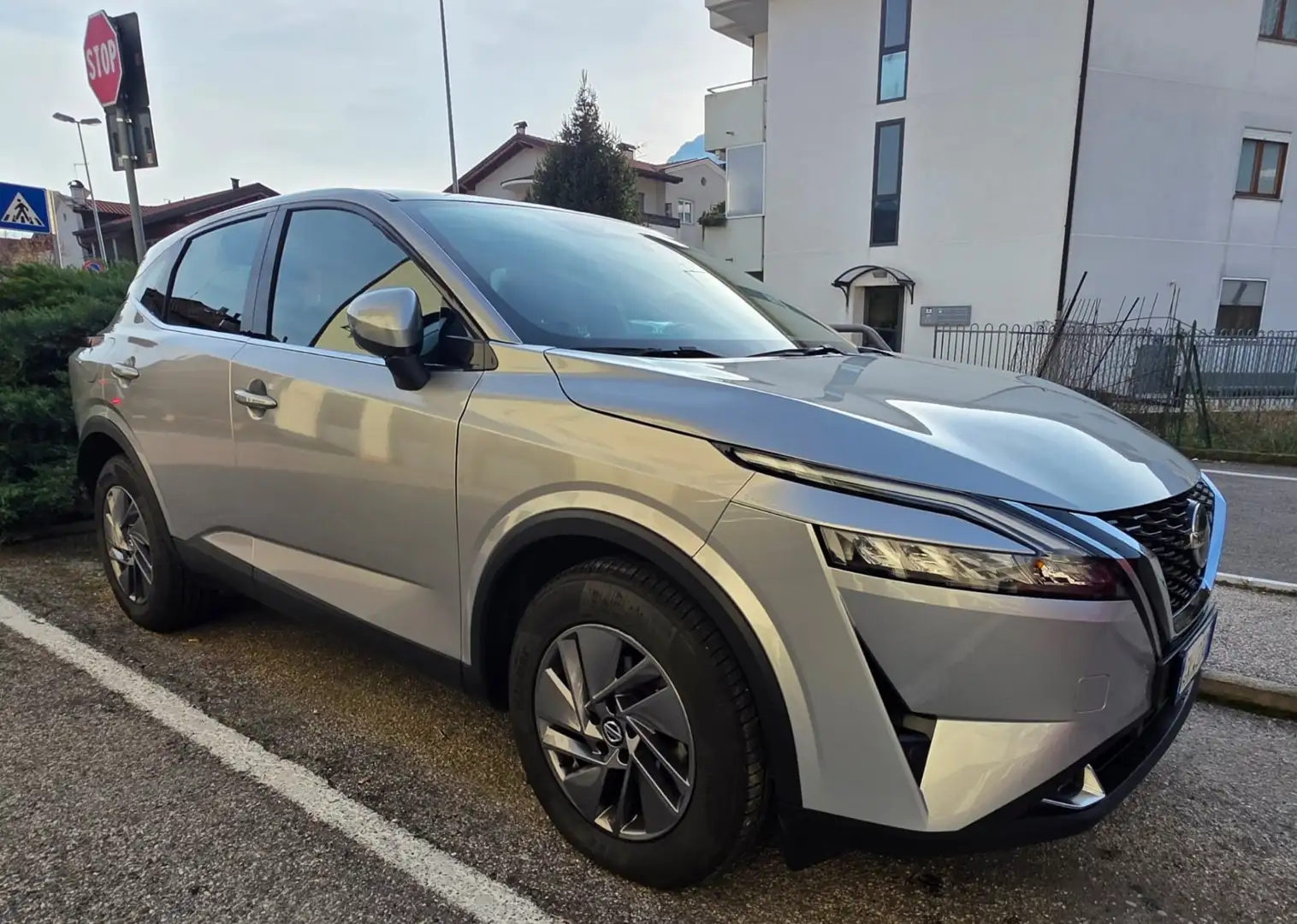 Nissan Qashqai 1.3 DIG-T 4x4 MHEV Xtronic Tekna Grigio - 1