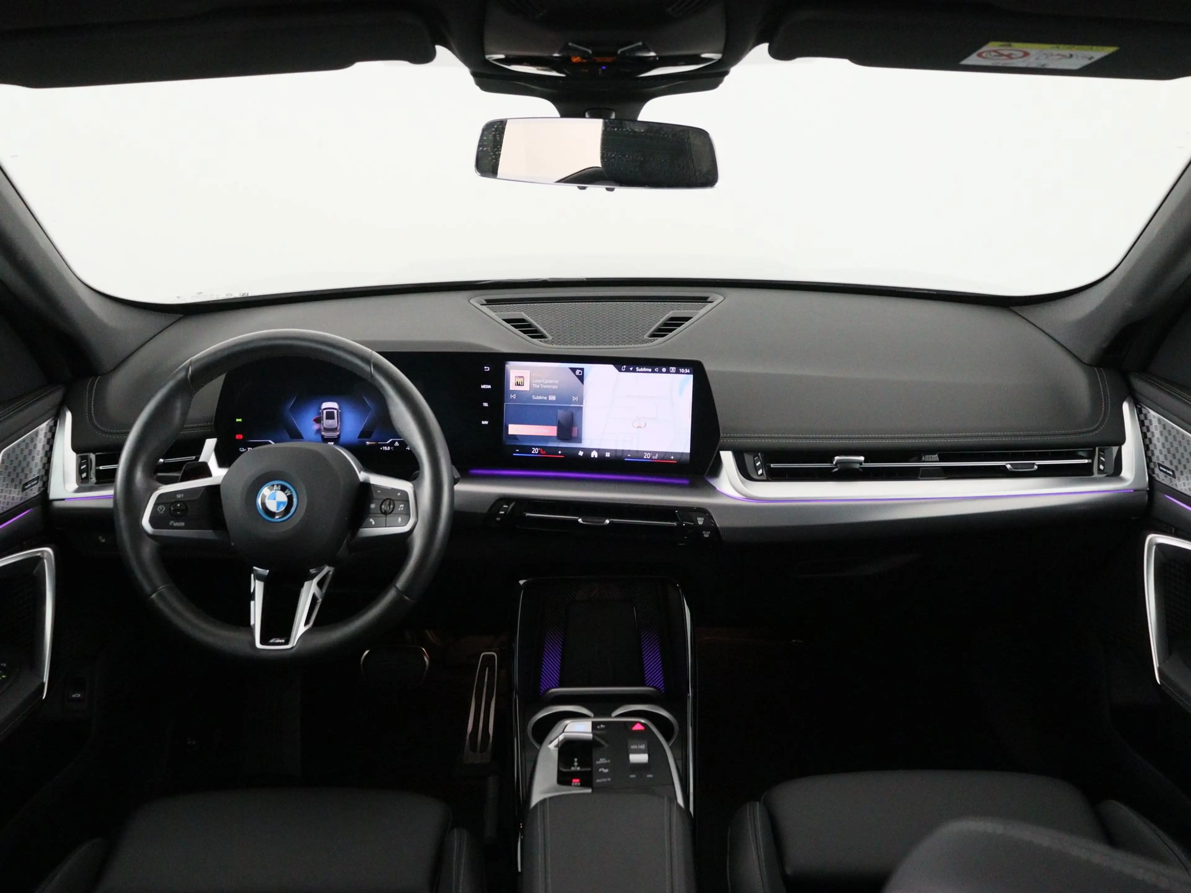 BMW iX1 eDrive20 M-Sport — photo 15